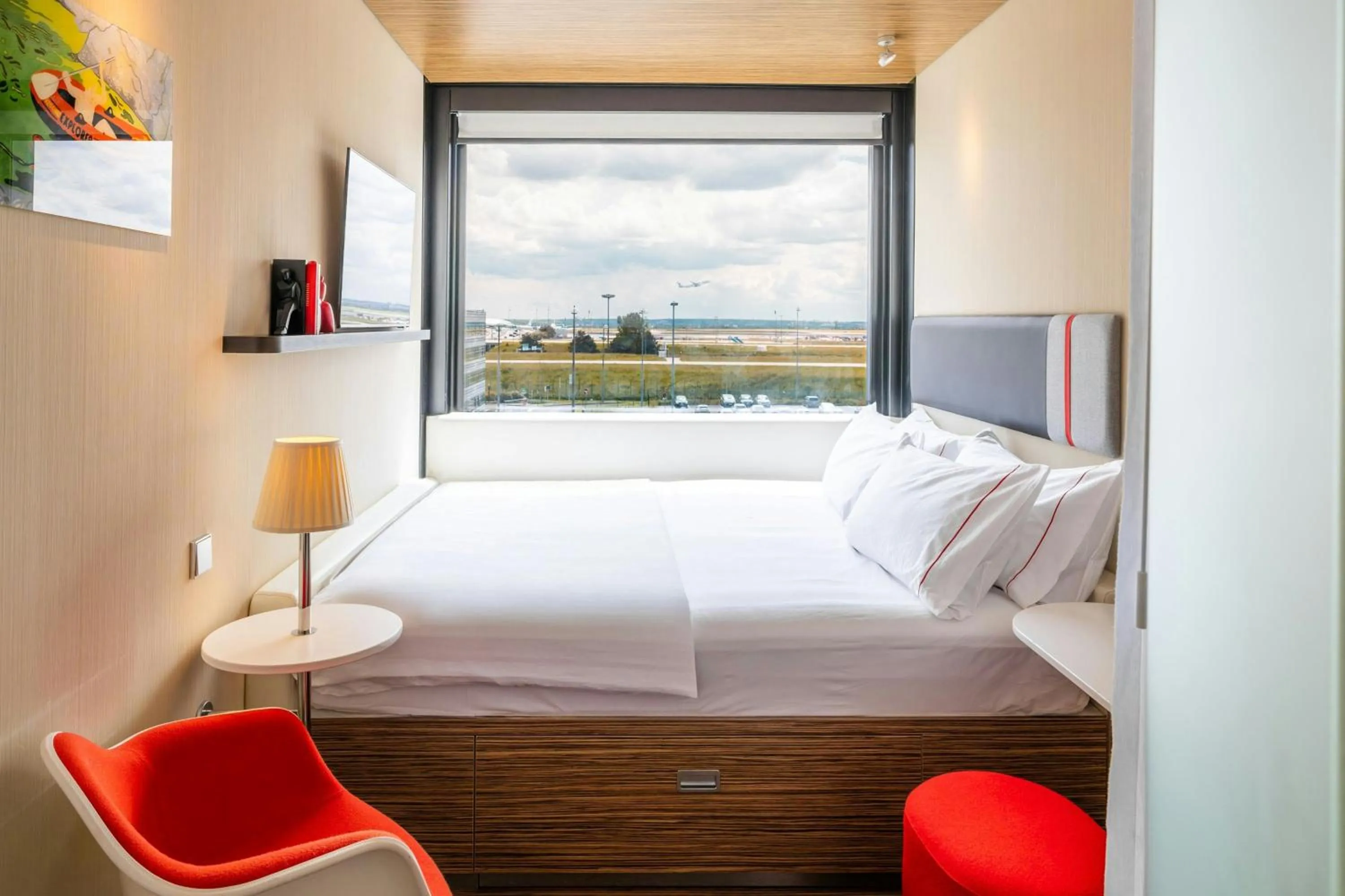 Bedroom, Bed in citizenM Paris Charles de Gaulle Airport