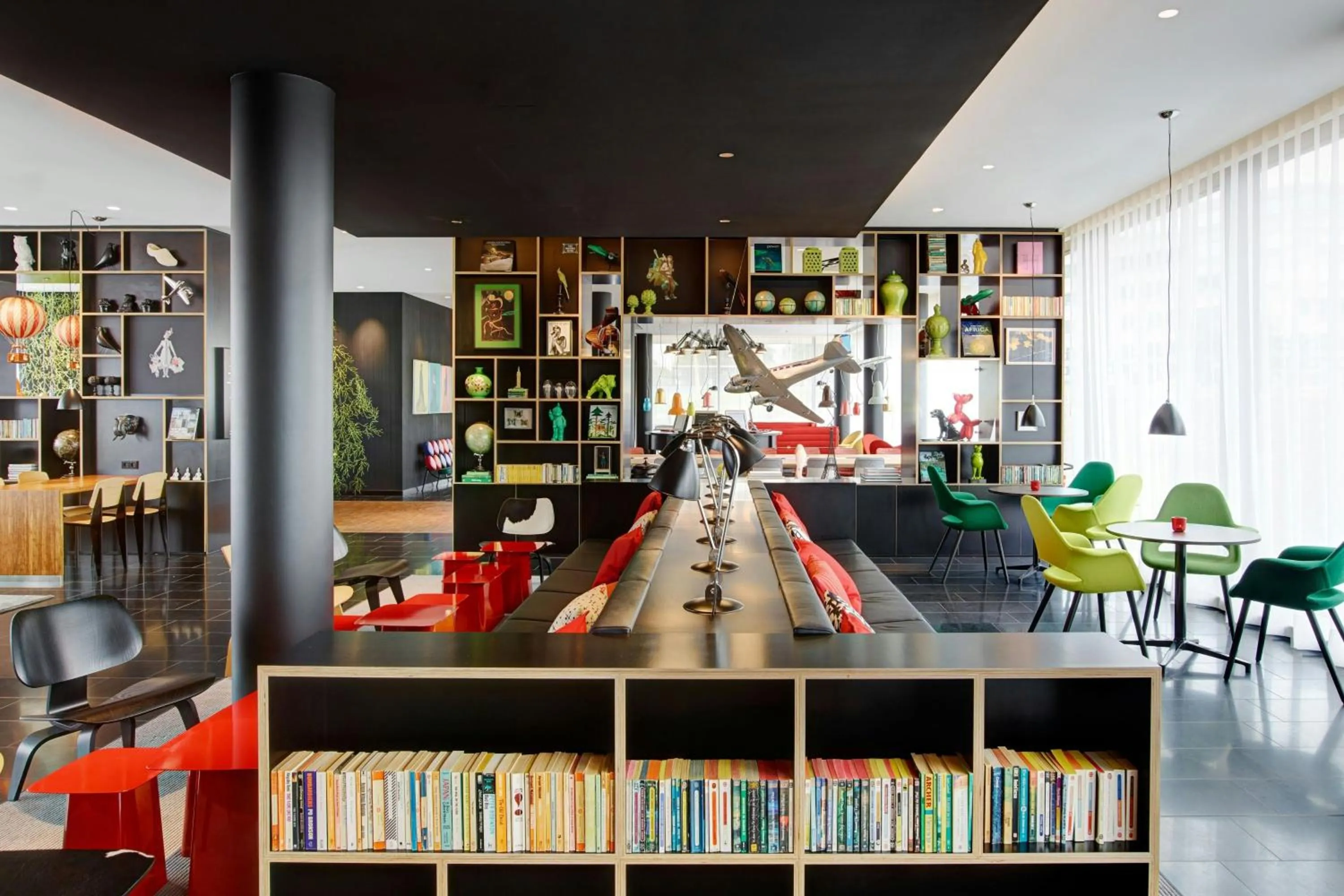 Lobby or reception in citizenM Paris Charles de Gaulle Airport
