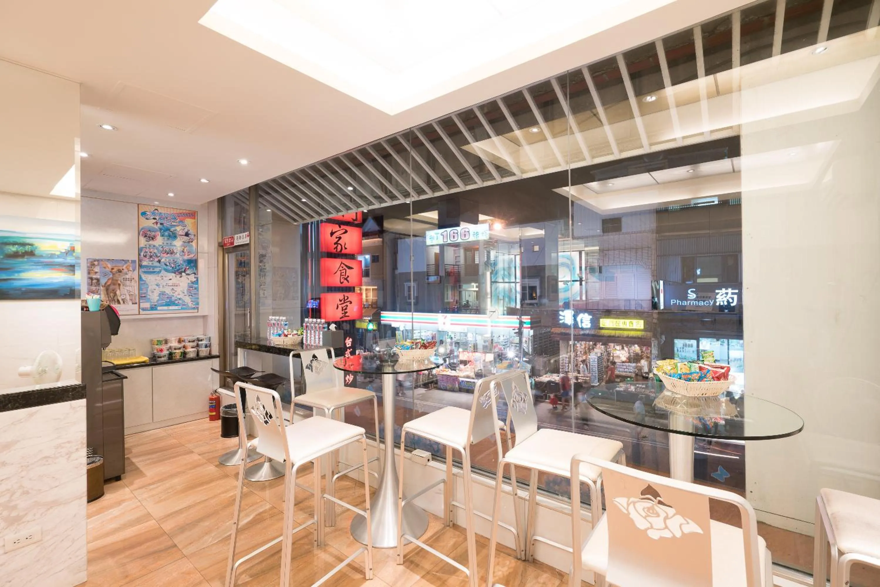 Communal lounge/ TV room in Kenting 157 Boutique Hotel