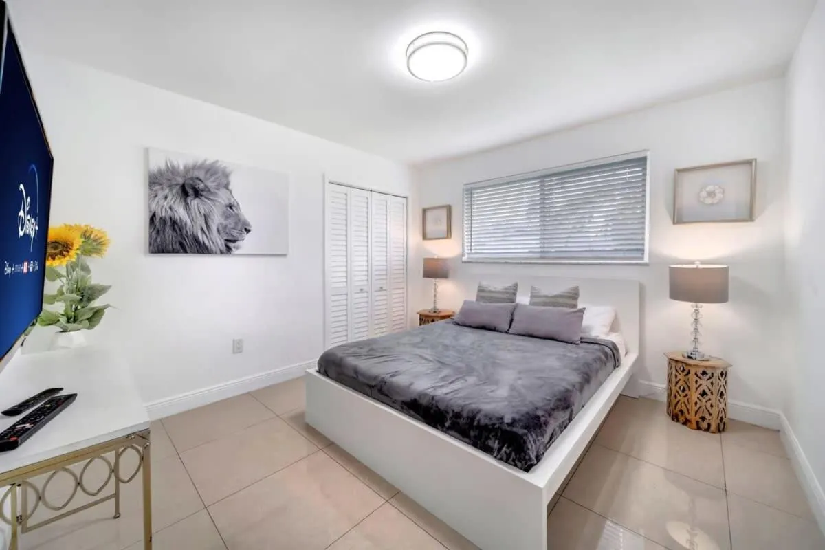 Bed in Luxury 7BR Villa Vizcaya Pool Sauna Gym Golf