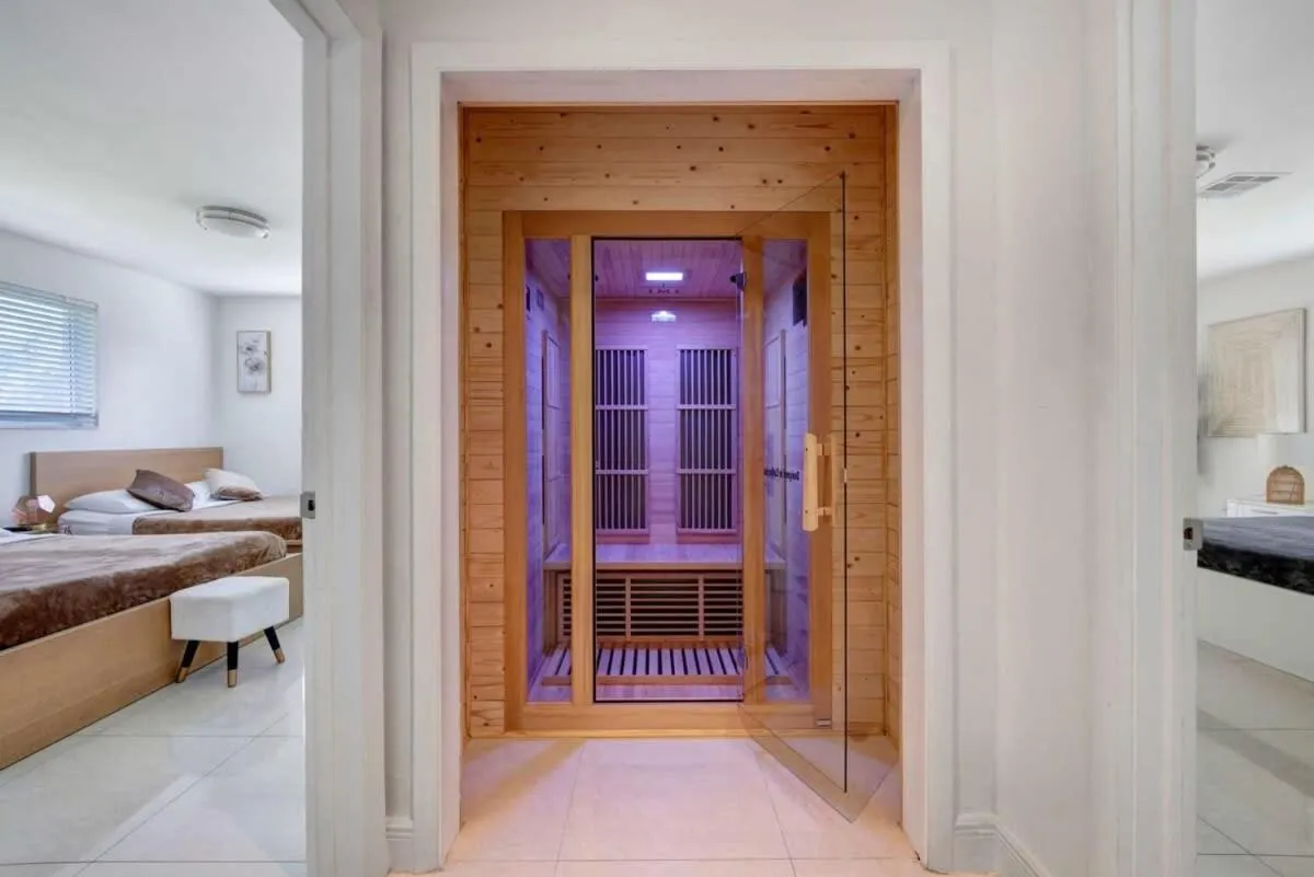 Bed in Luxury 7BR Villa Vizcaya Pool Sauna Gym Golf