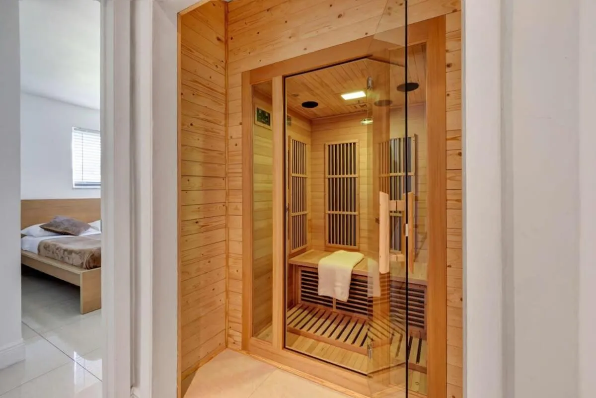 Bed in Luxury 7BR Villa Vizcaya Pool Sauna Gym Golf