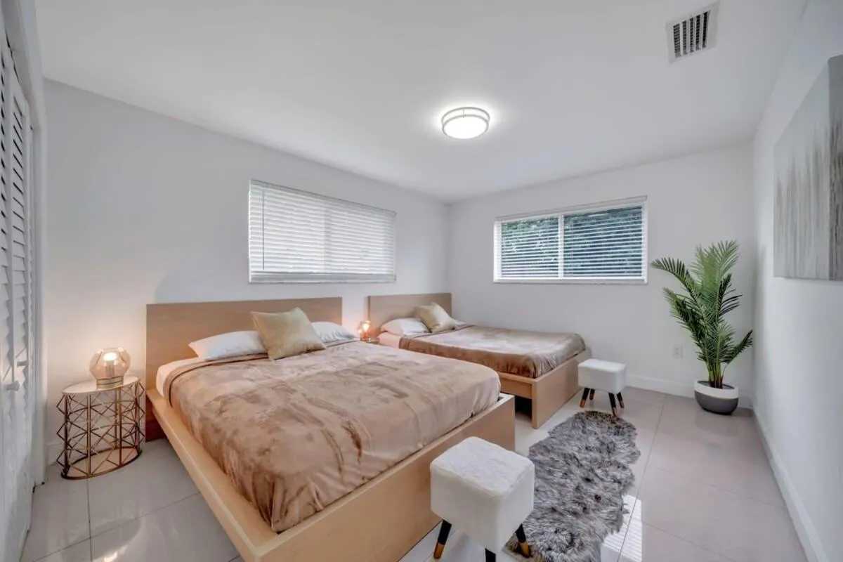 Bed in Luxury 7BR Villa Vizcaya Pool Sauna Gym Golf