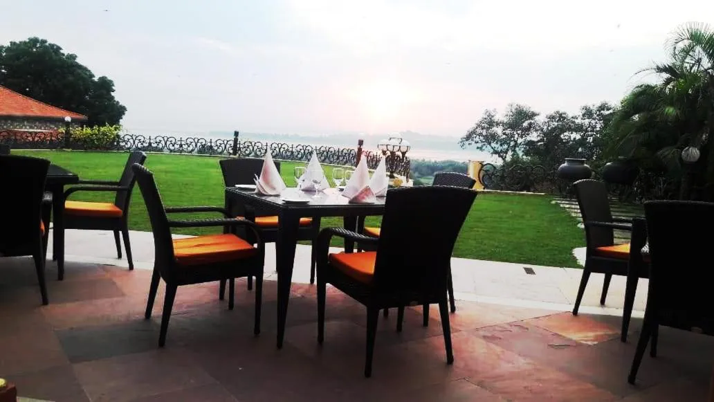 Restaurant/places to eat in Noor-Us-Sabah Palace