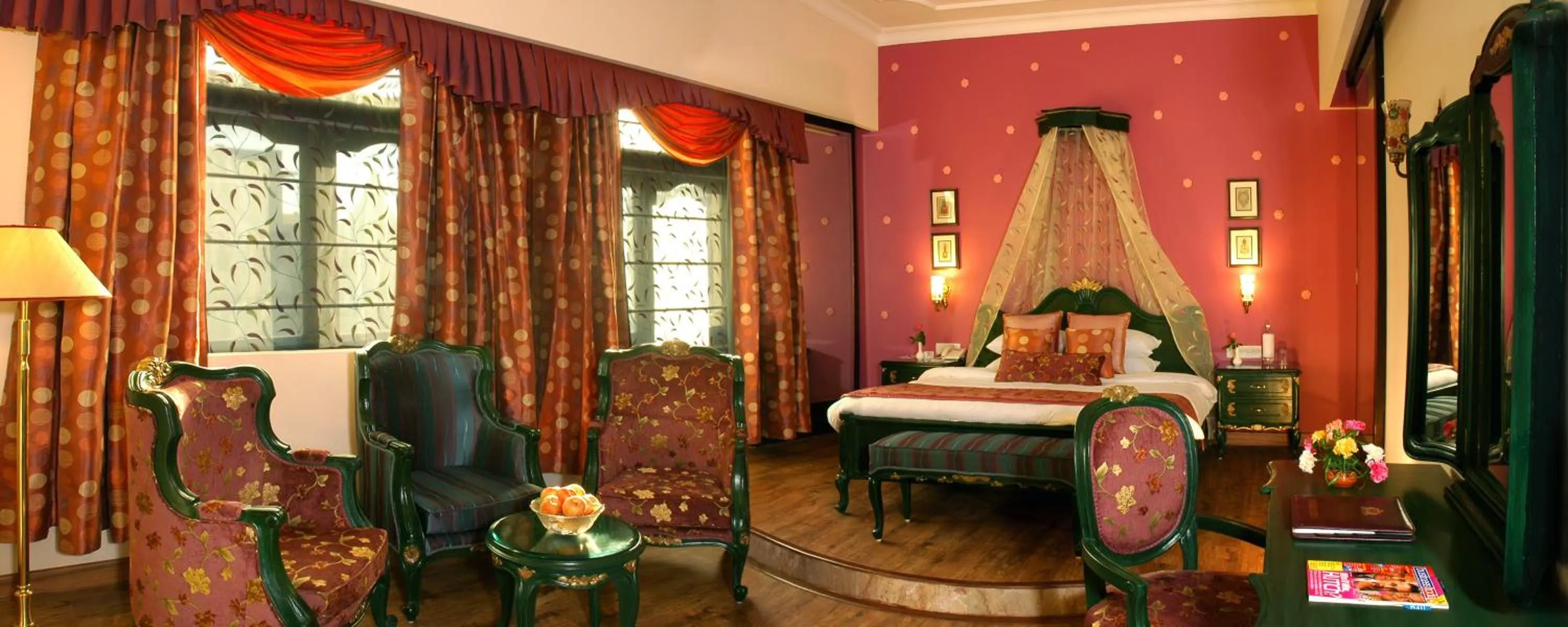 Bed in Noor-Us-Sabah Palace