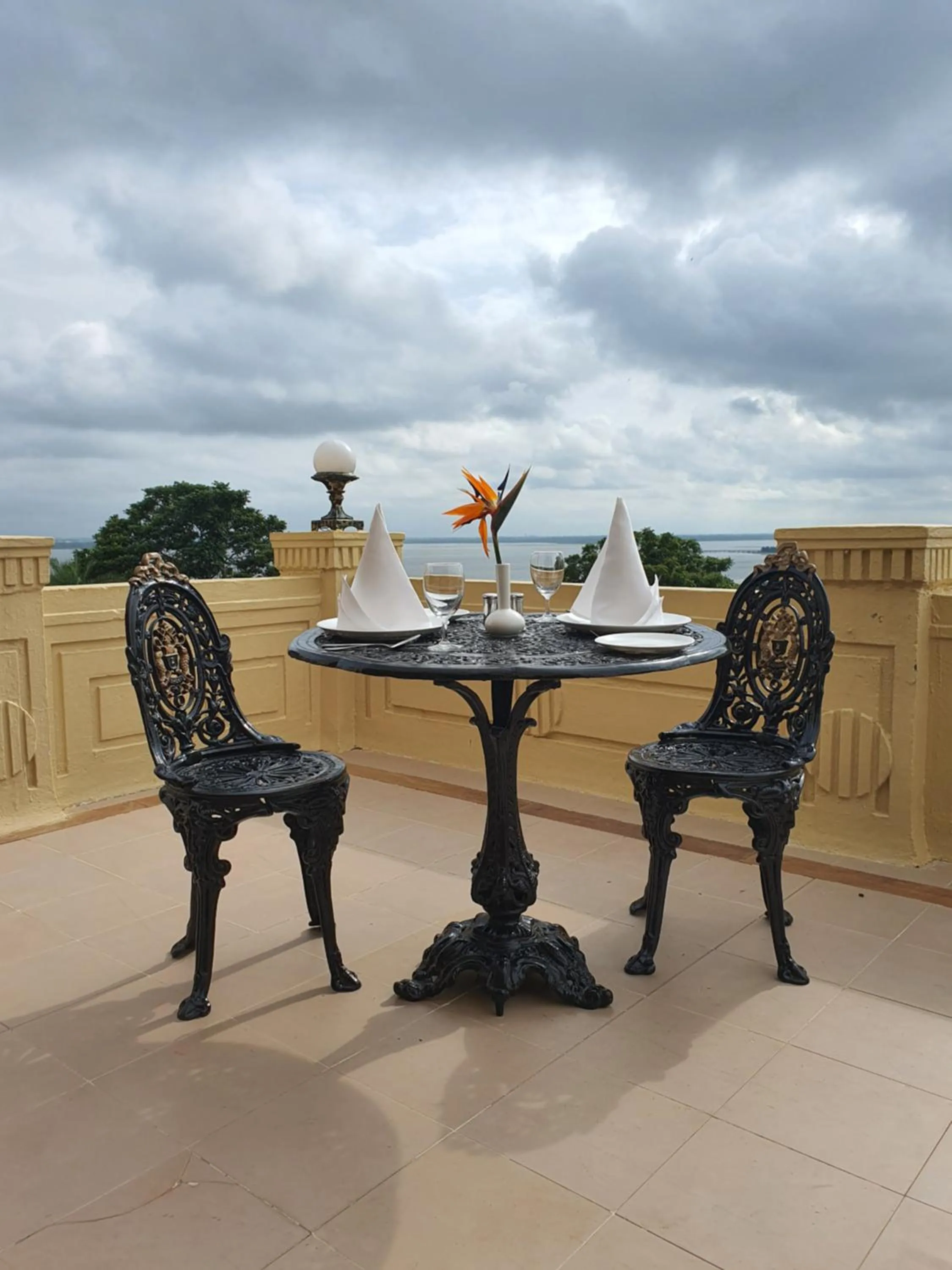 Lake view in Noor-Us-Sabah Palace