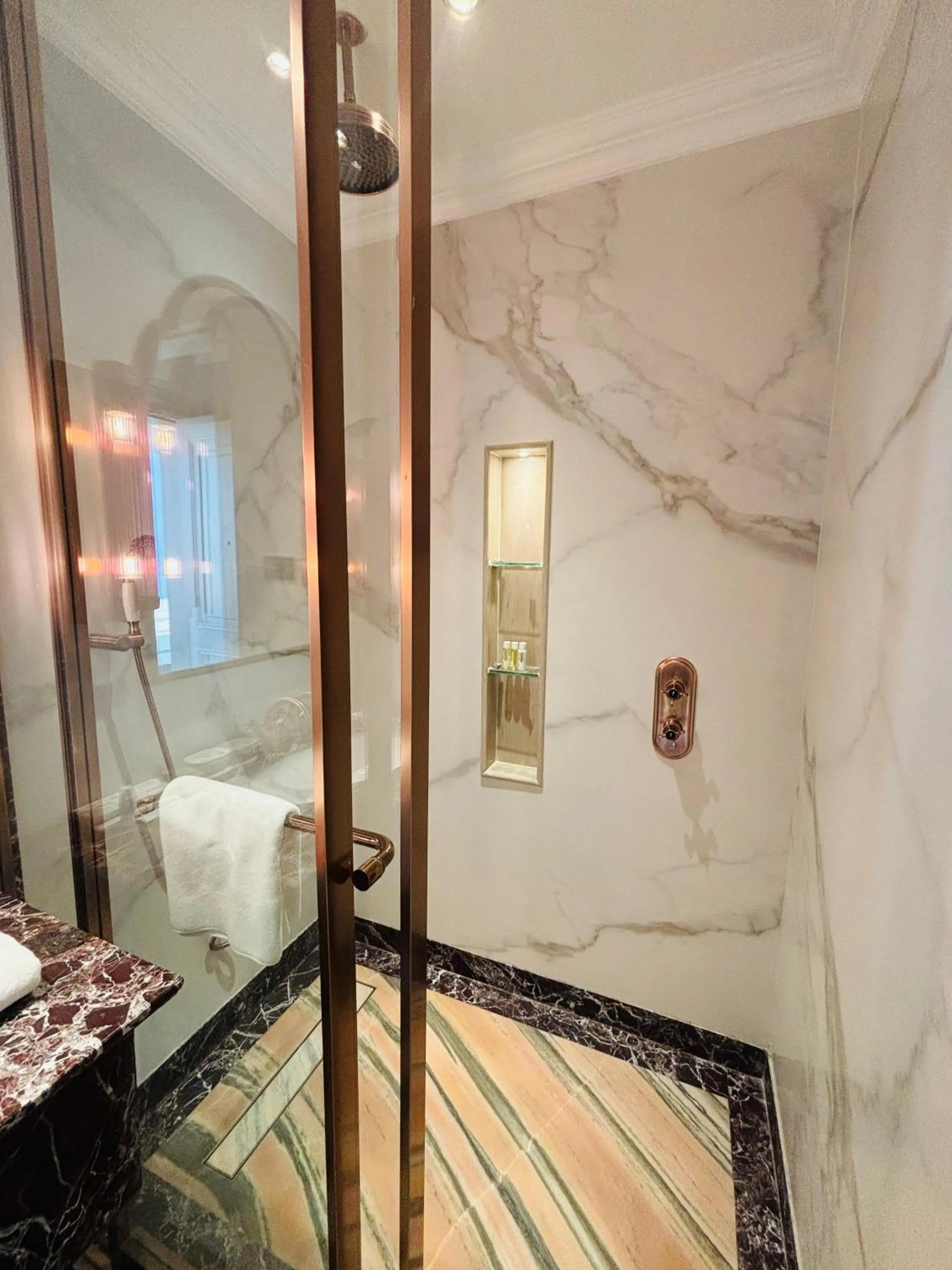 Noor-Us-Sabah Palace