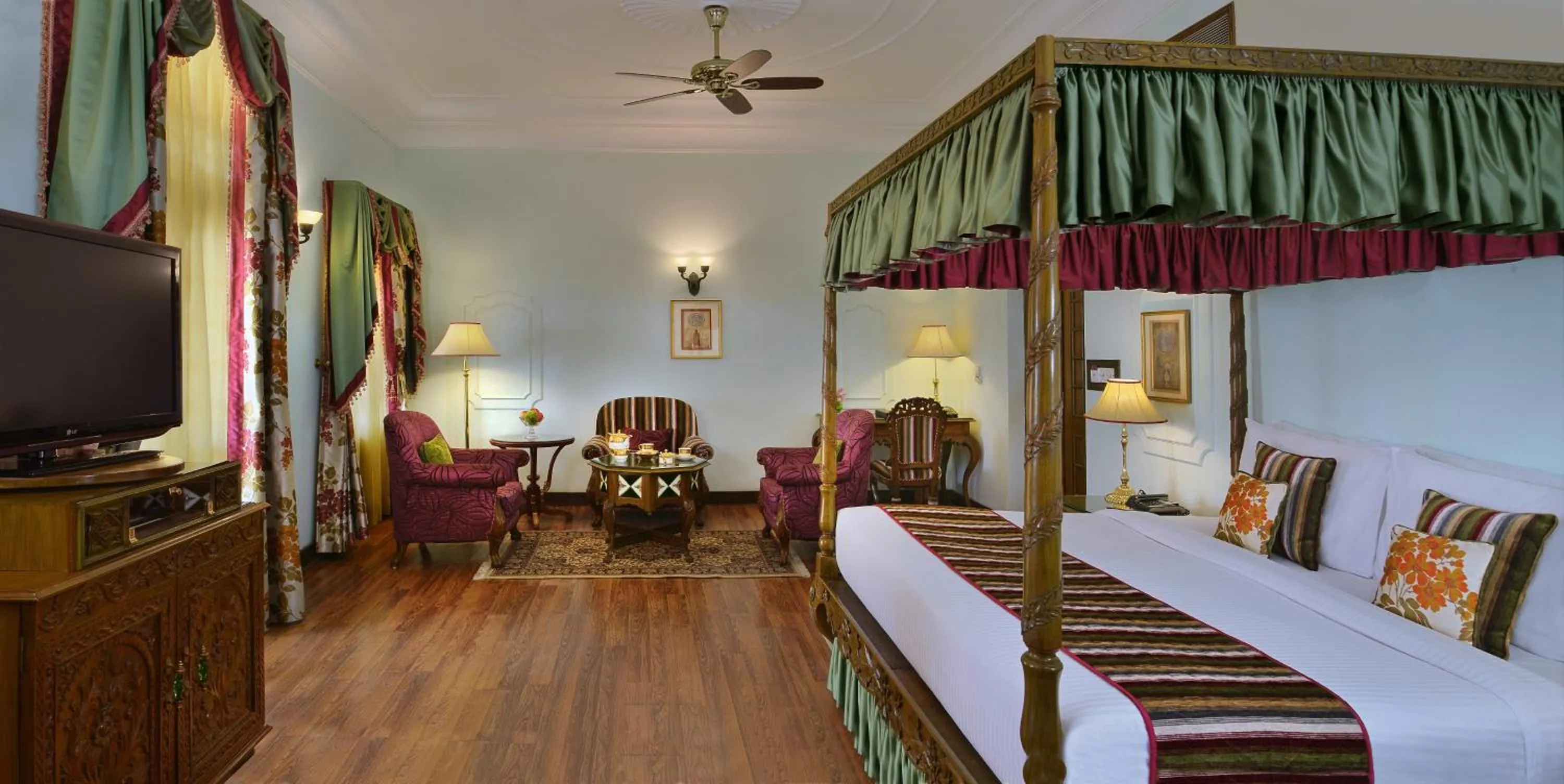 Photo of the whole room in Noor-Us-Sabah Palace