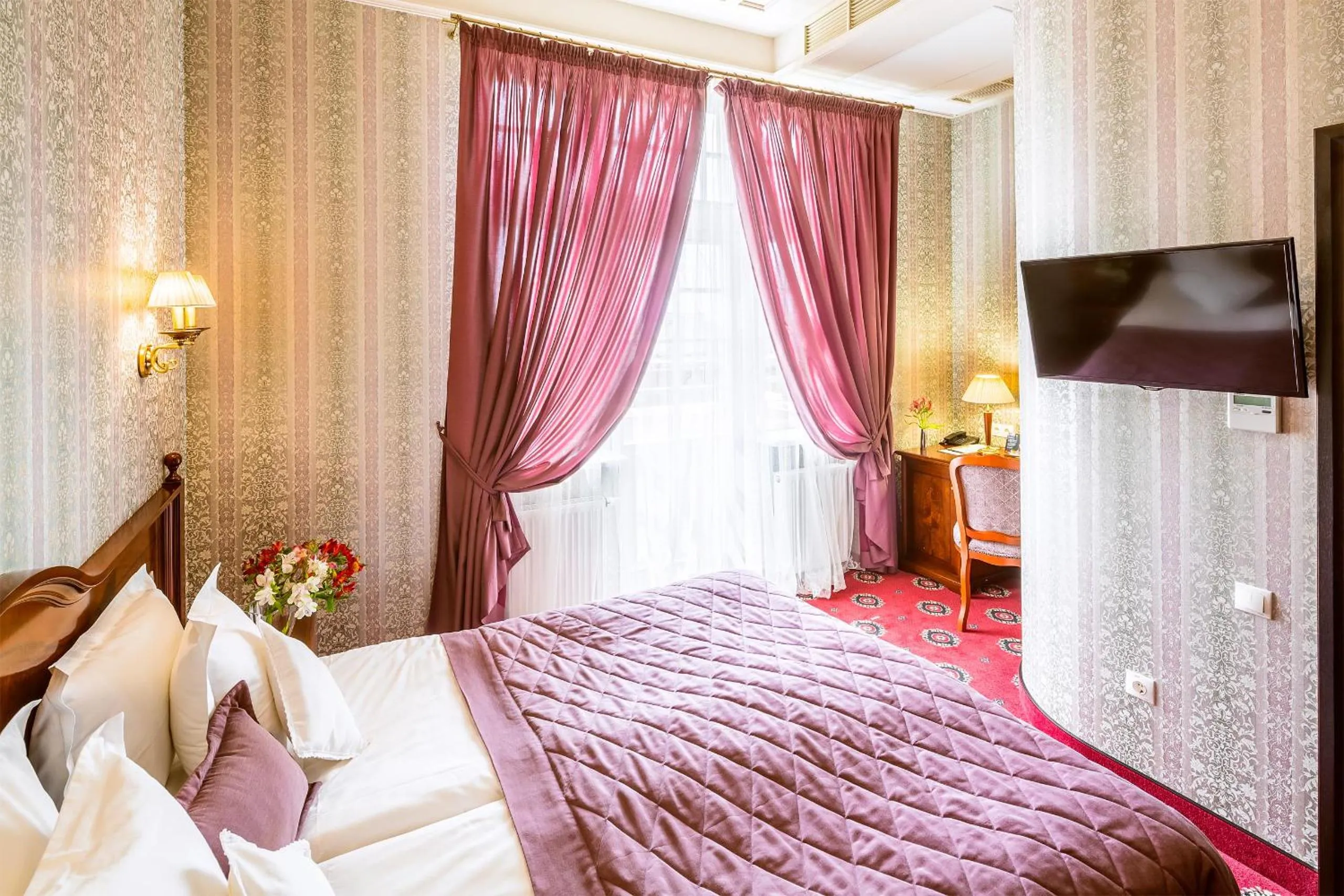 Bed in Hotel Atlas Deluxe