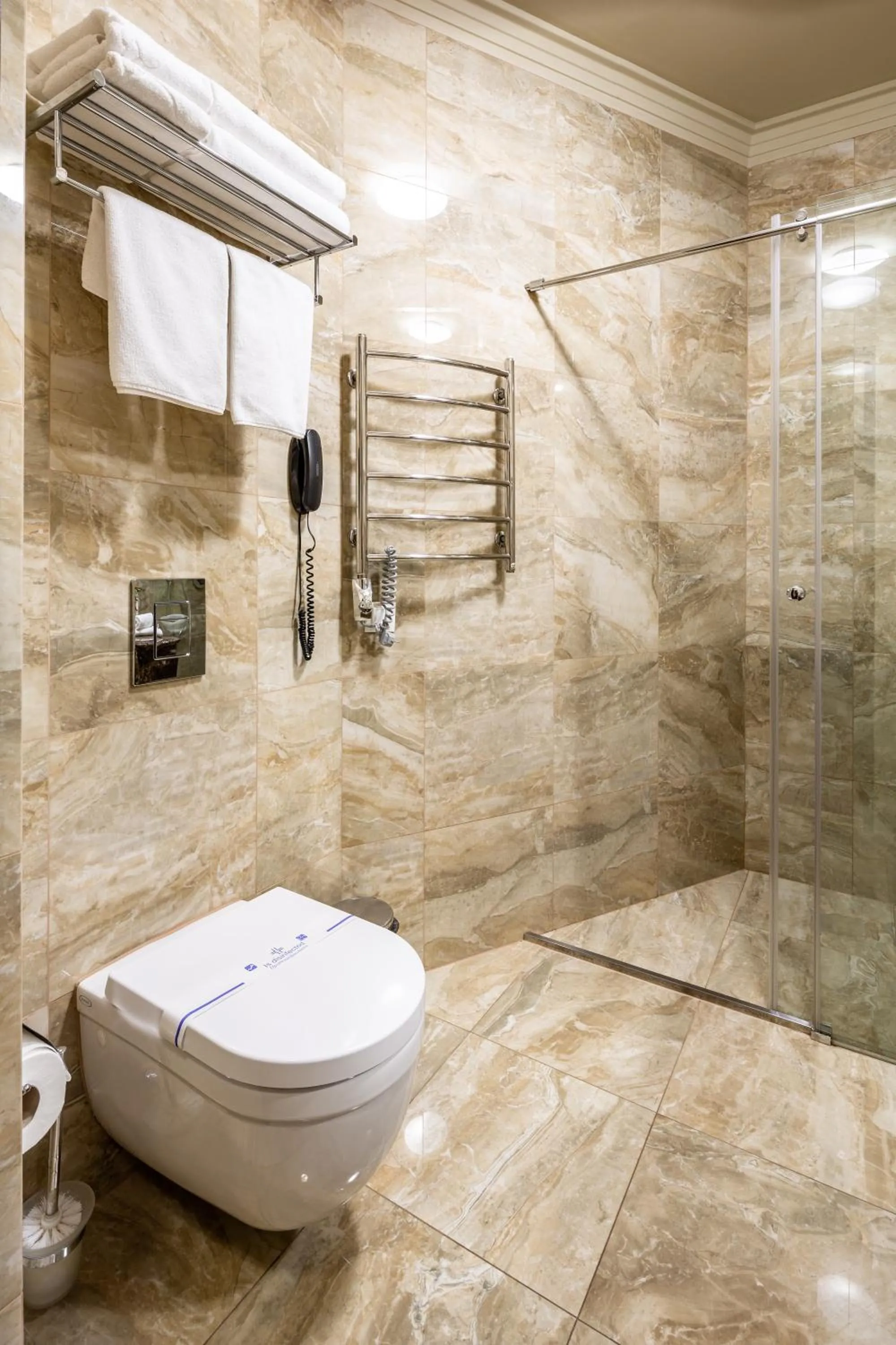 Shower in Hotel Atlas Deluxe