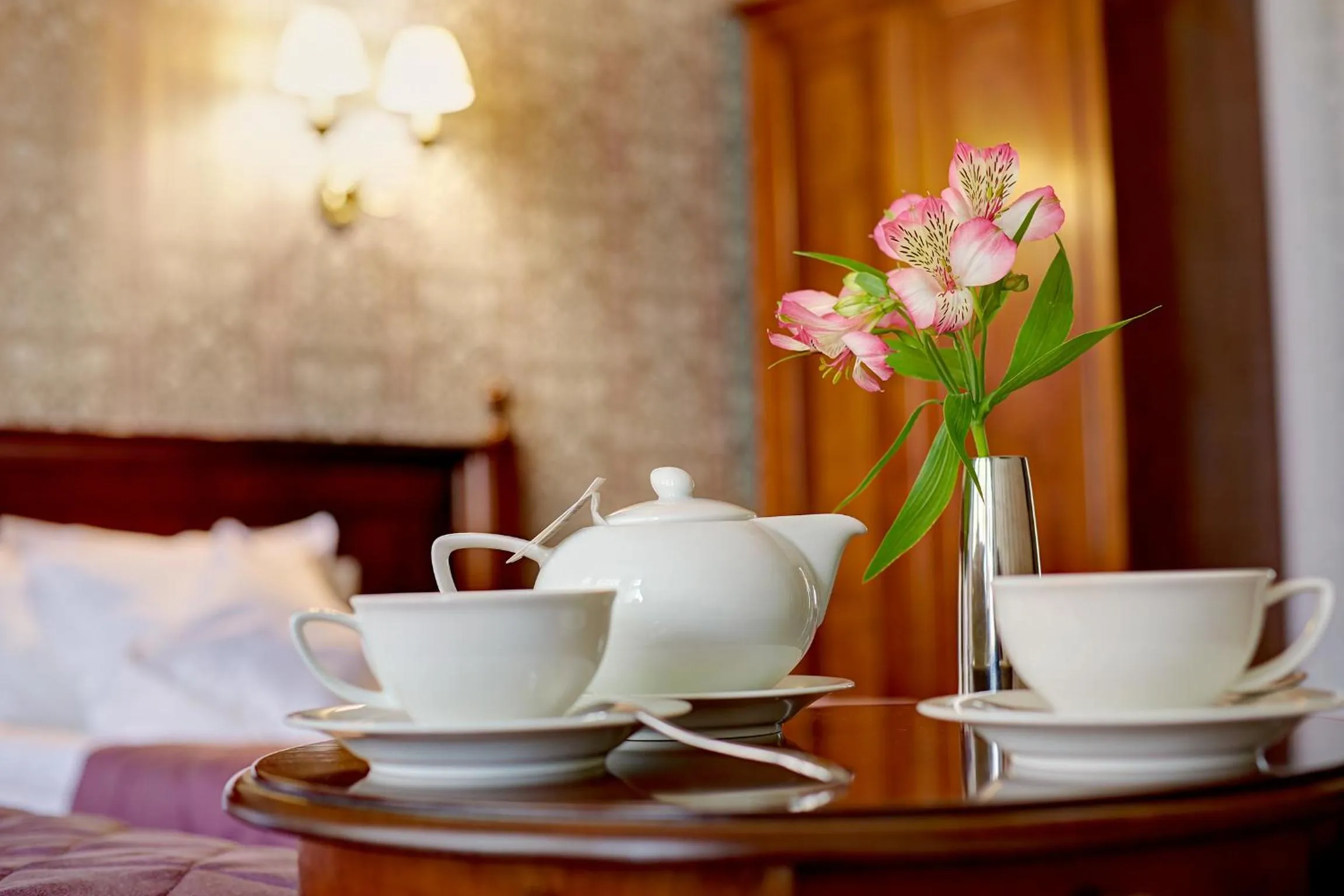 Food, Bed in Hotel Atlas Deluxe