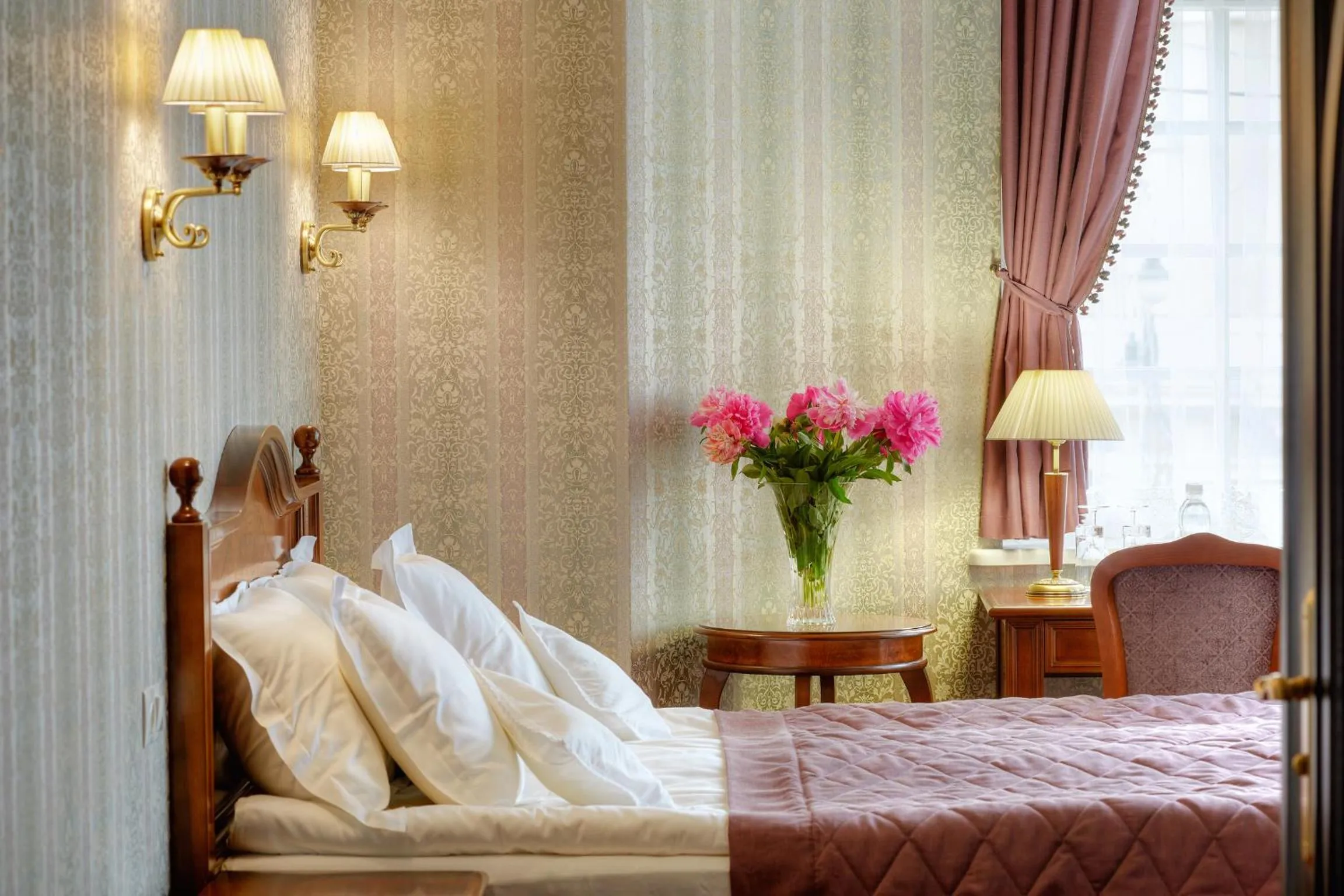 Bedroom, Bed in Hotel Atlas Deluxe