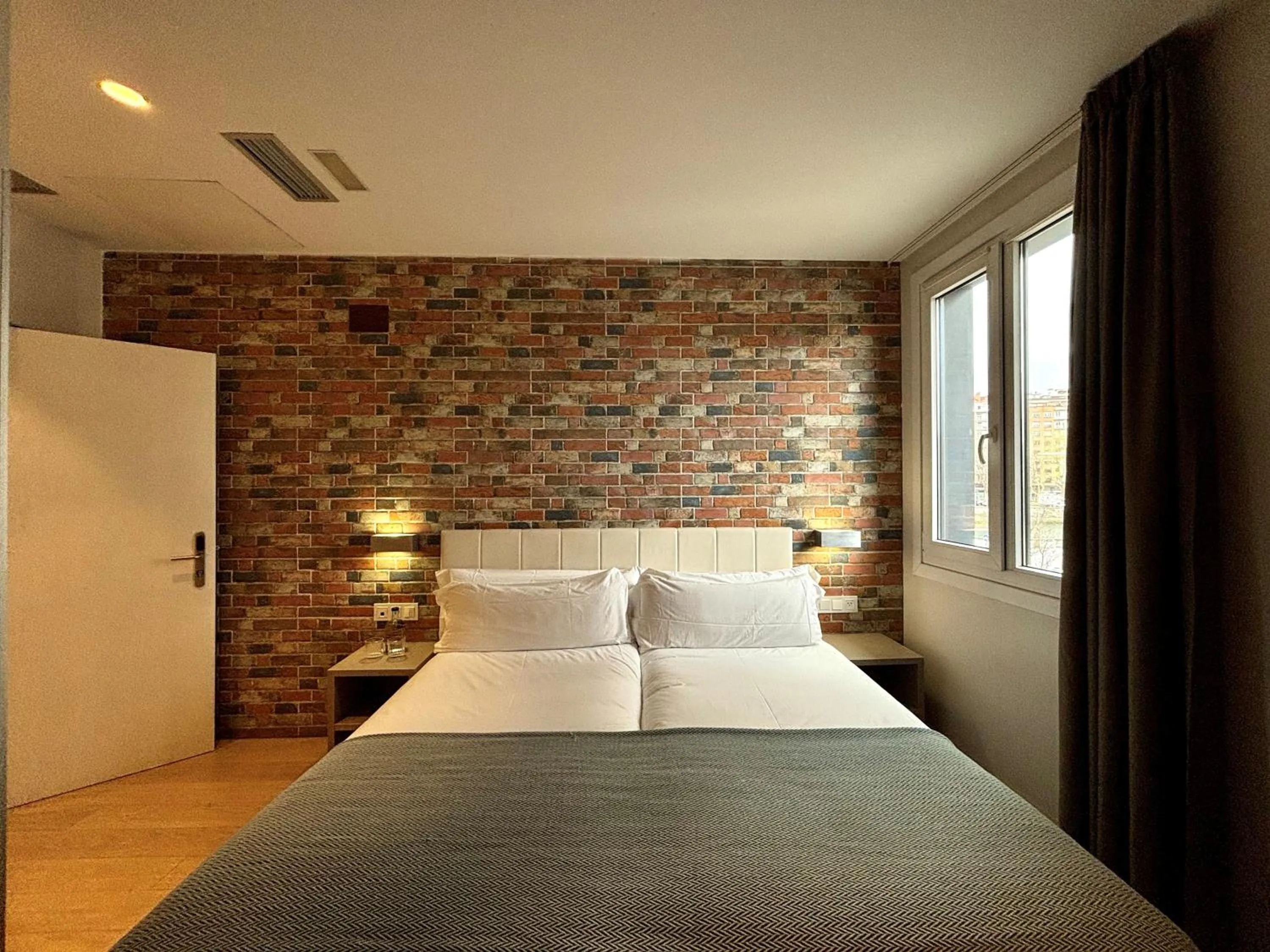 Bed in Casual del Jazz San Sebastián