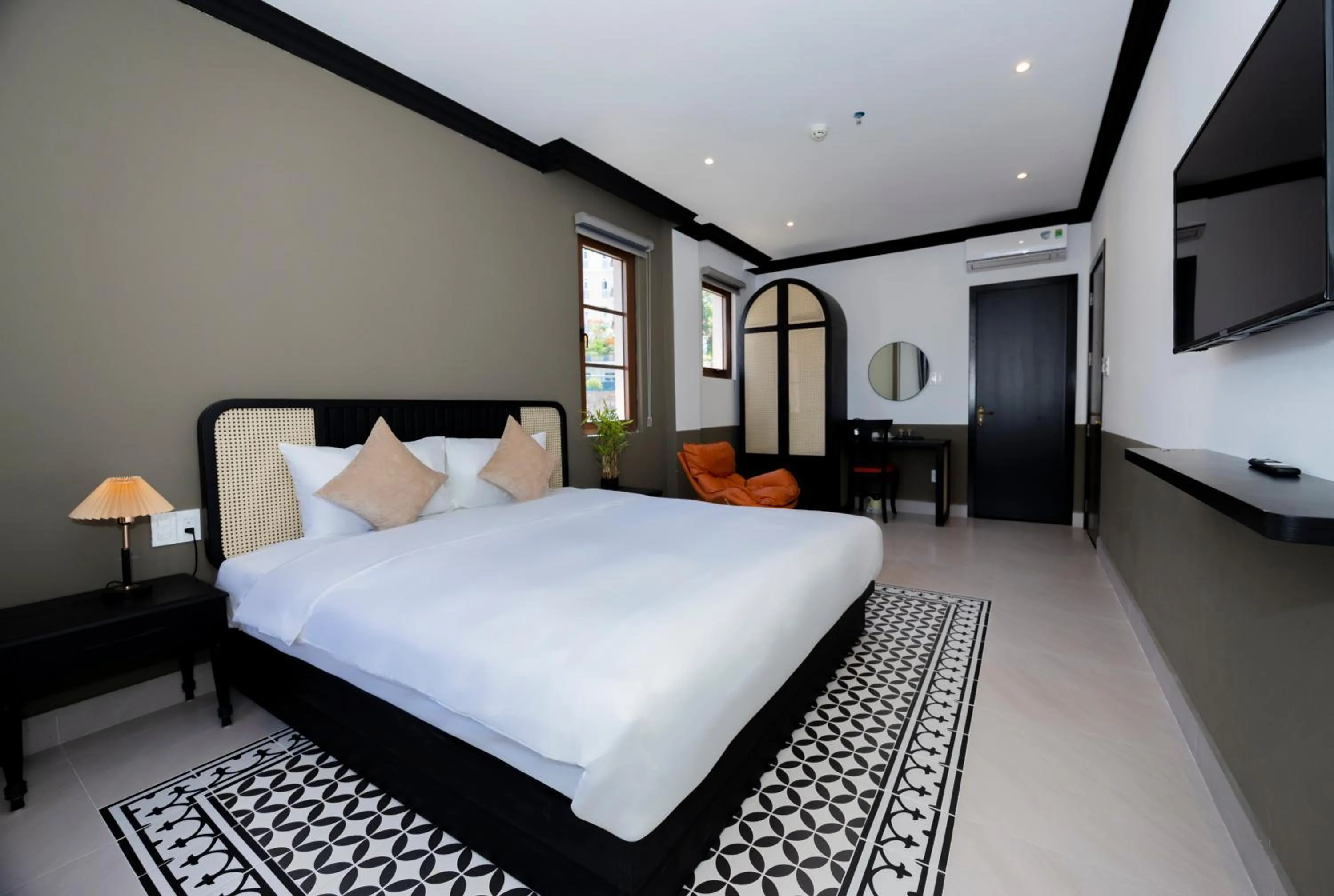 Photo of the whole room, Bed in SUNSET BAY RETREAT