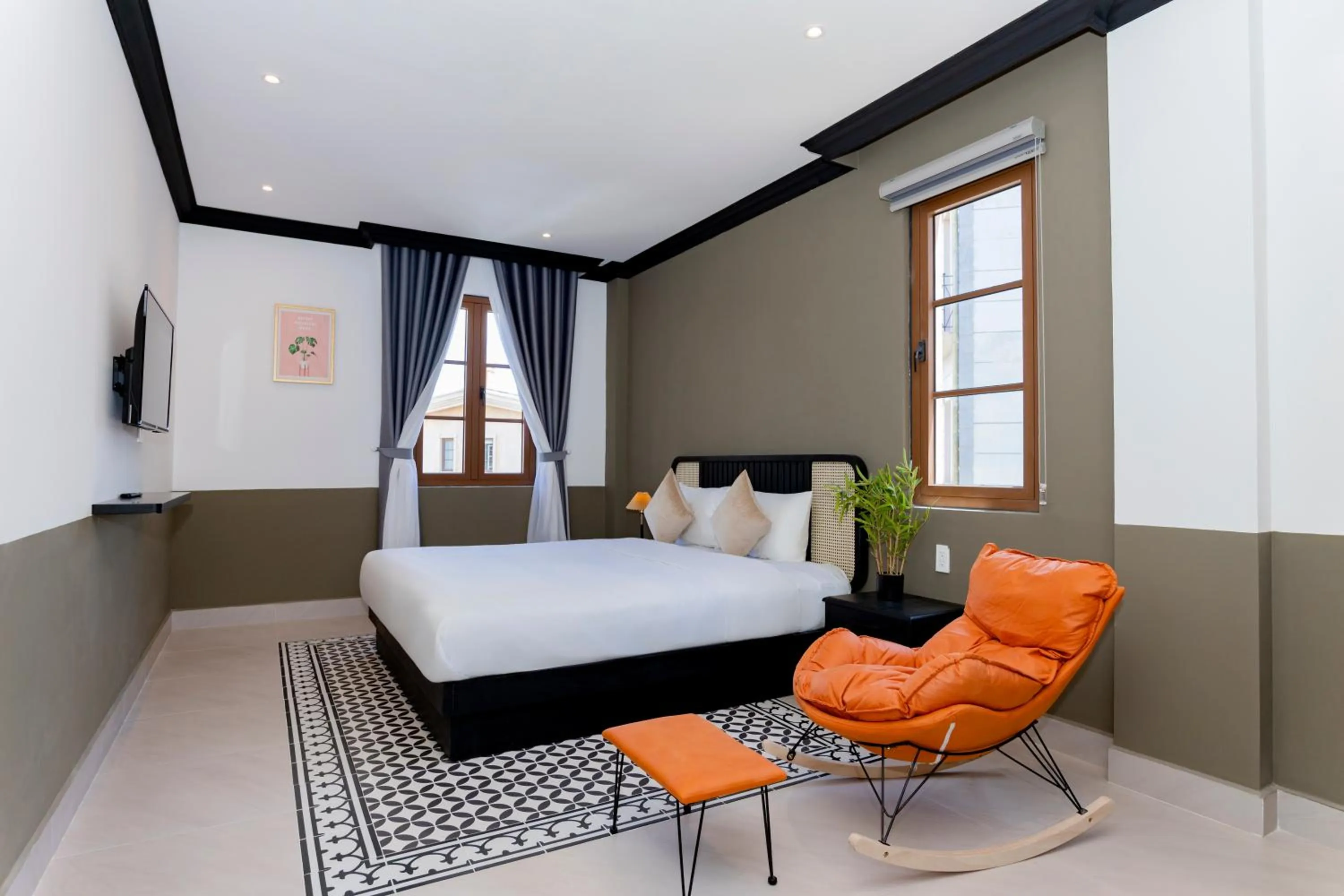 Photo of the whole room, Bed in SUNSET BAY RETREAT