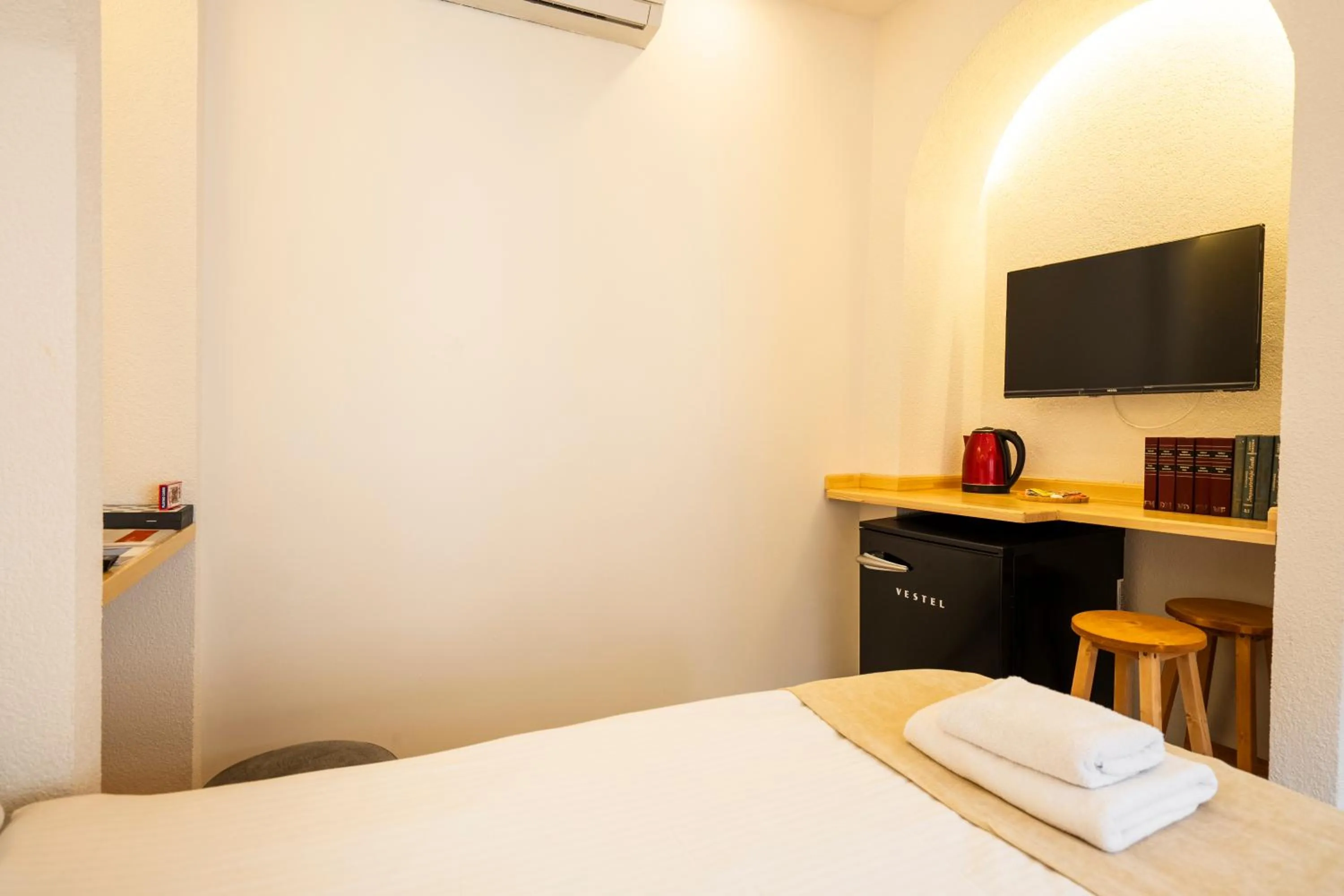 TV and multimedia, Bed in Emir Hotel