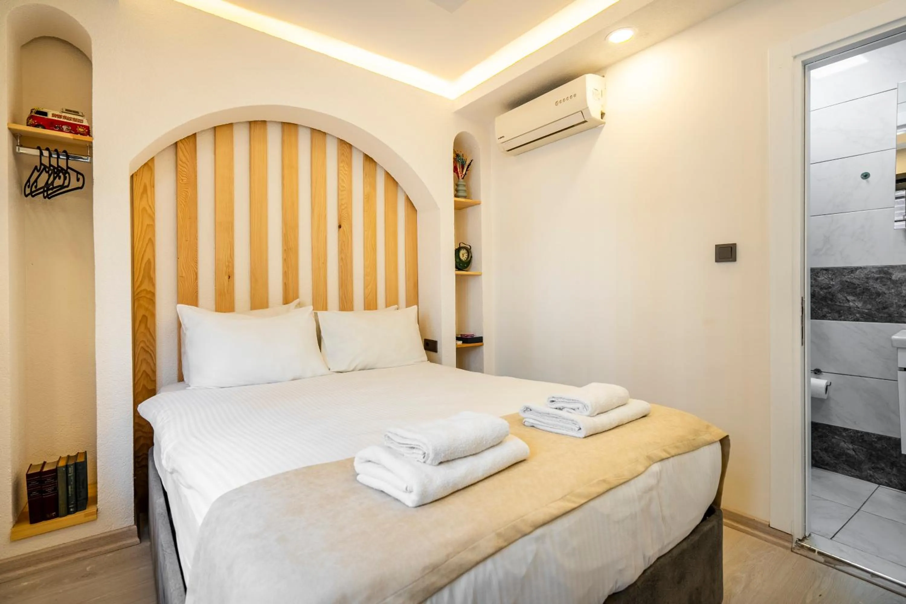 Photo of the whole room, Bed in Emir Hotel