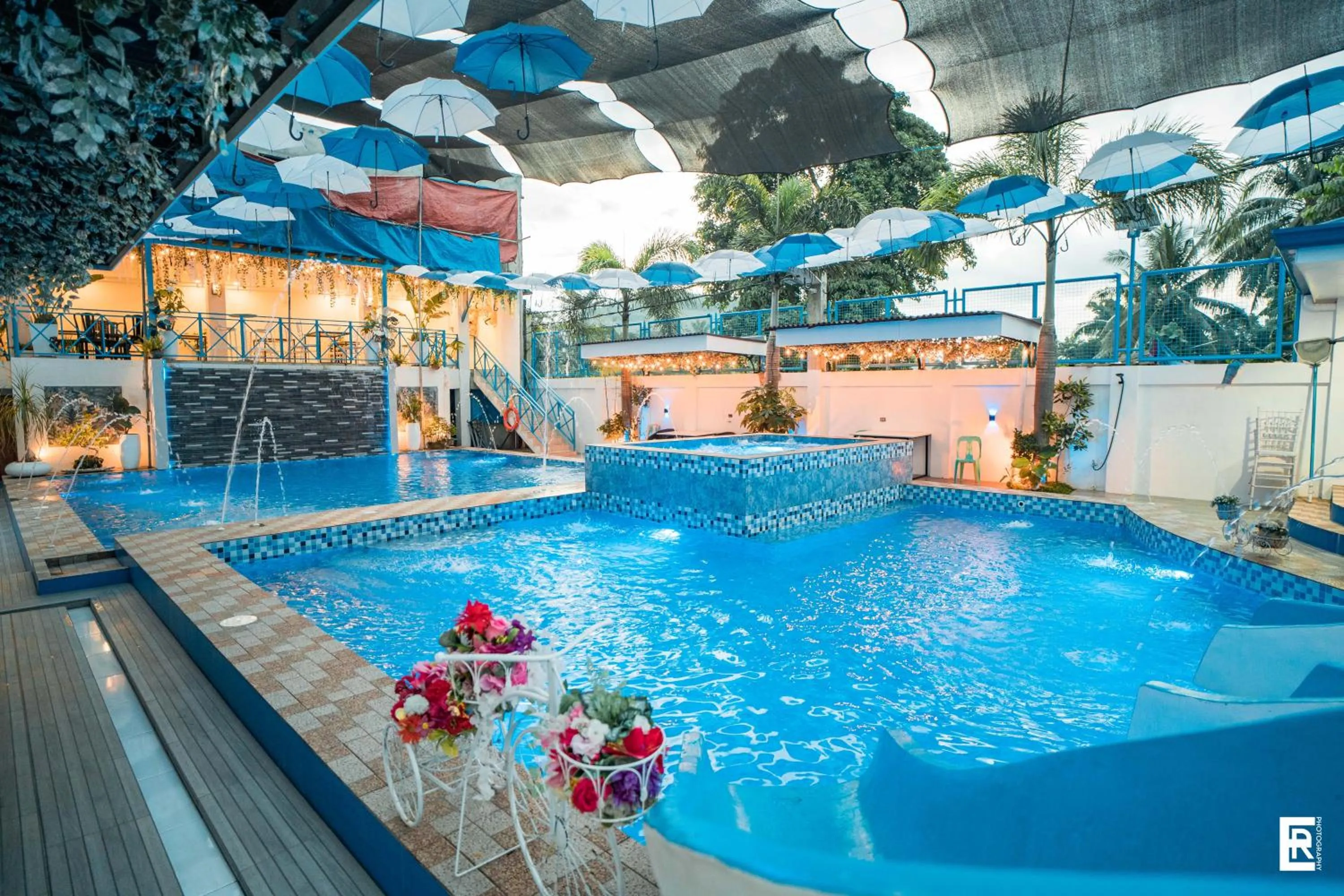 Swimming pool in Bernese Resort Hotel powered by Cocotel