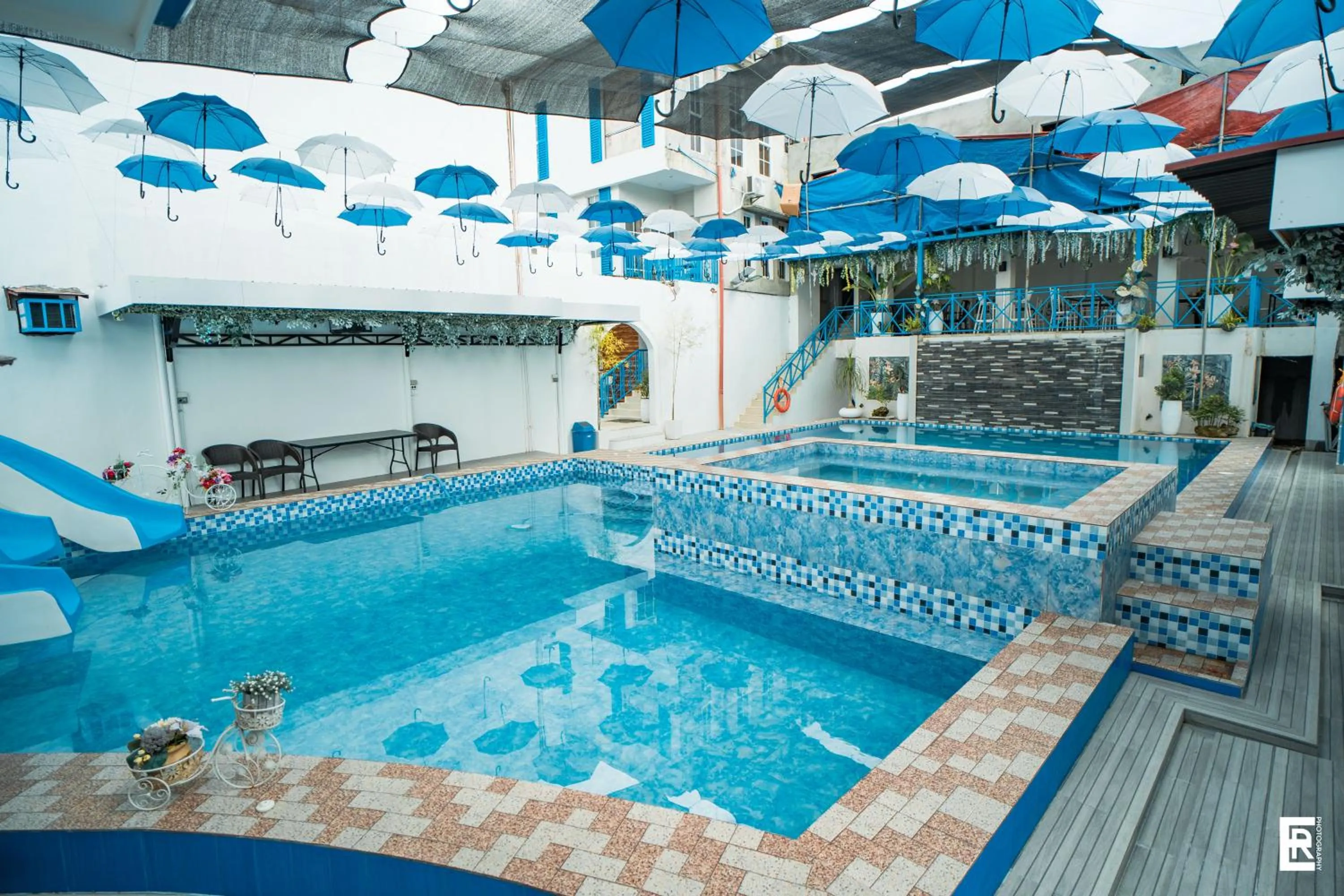 Swimming pool in Bernese Resort Hotel powered by Cocotel