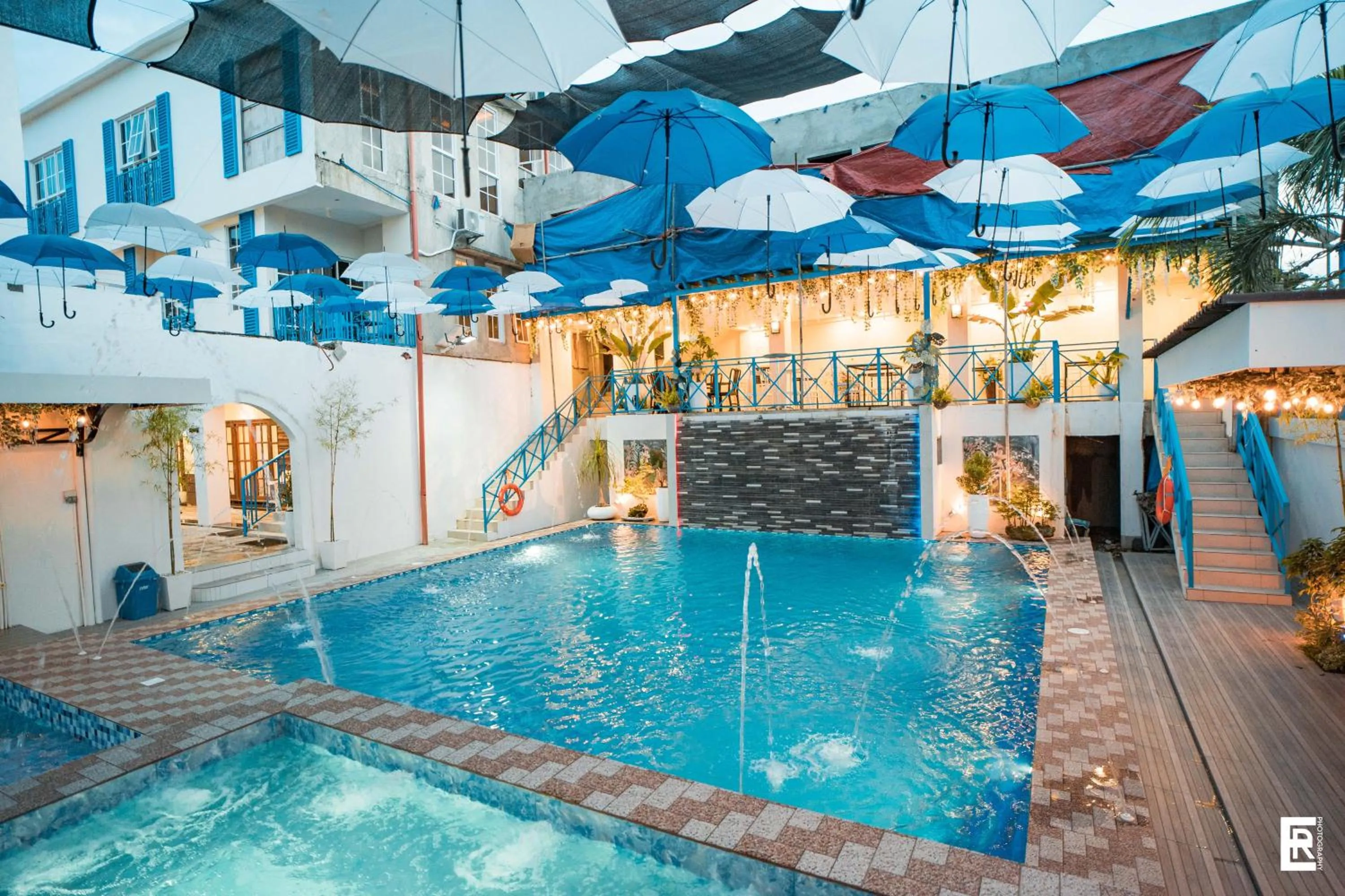 Swimming pool in Bernese Resort Hotel powered by Cocotel