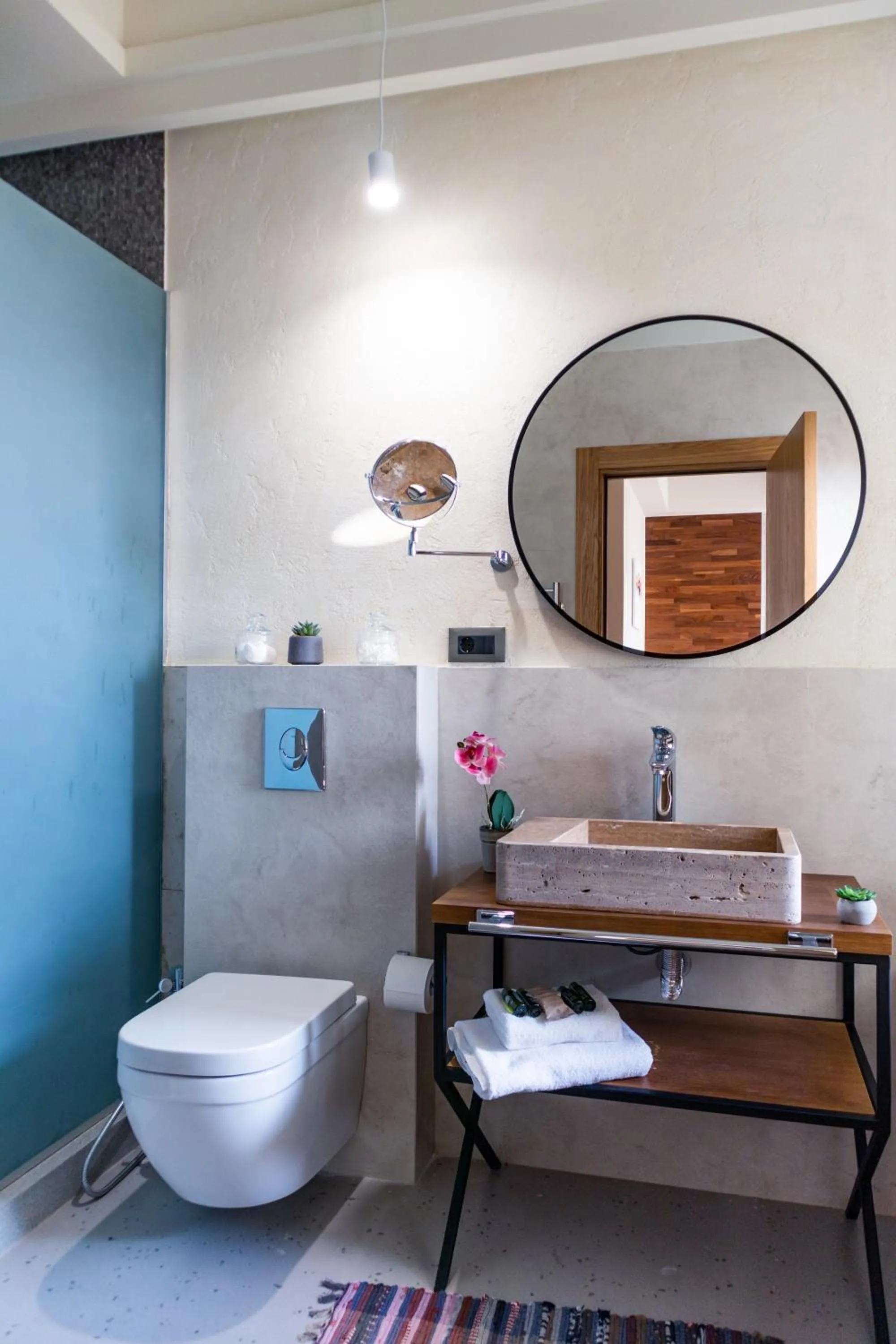 Toilet in hotelise I Escape Apartment