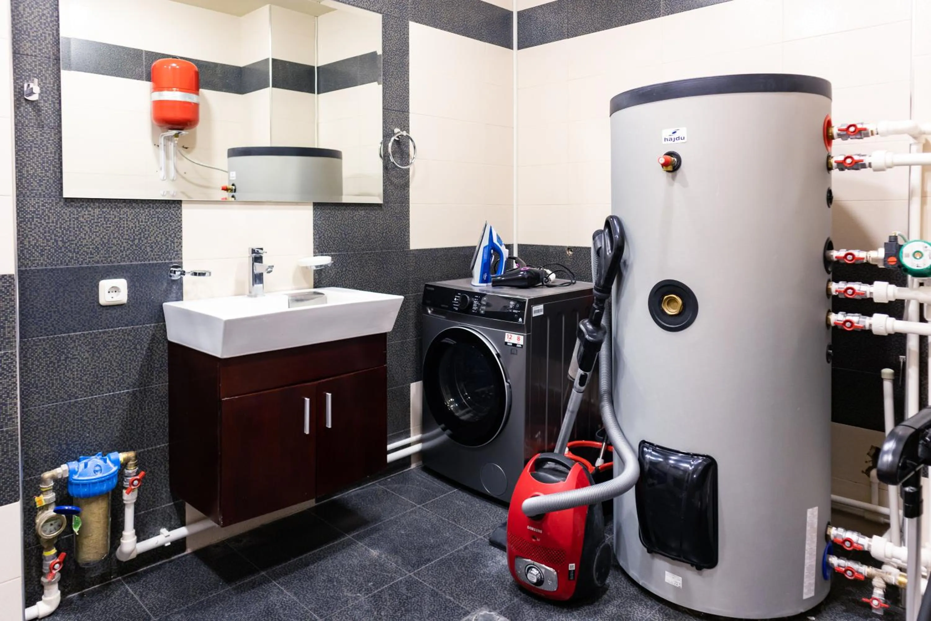 washing machine in hotelise I Escape Apartment