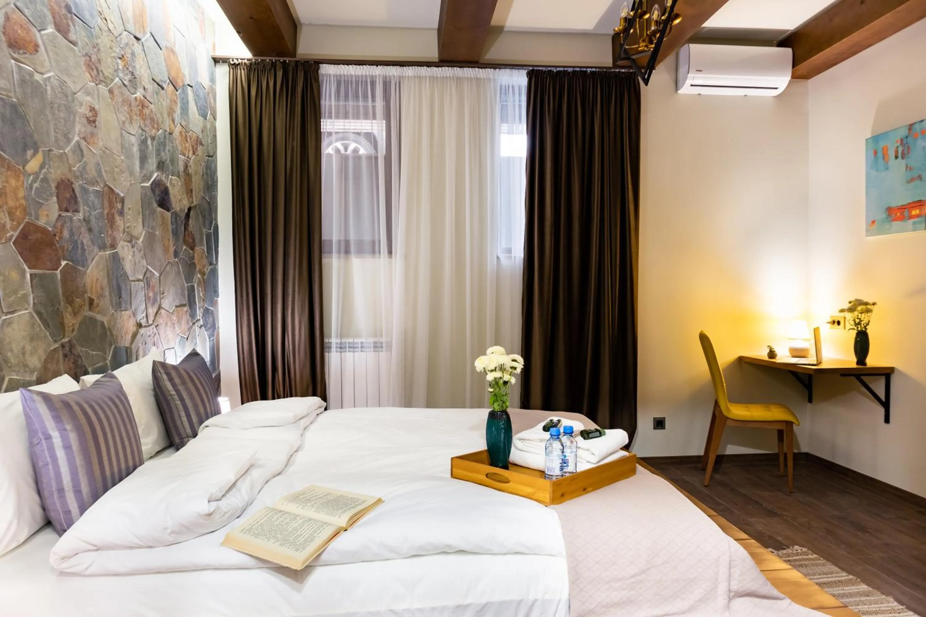 Bed in hotelise I Escape Apartment