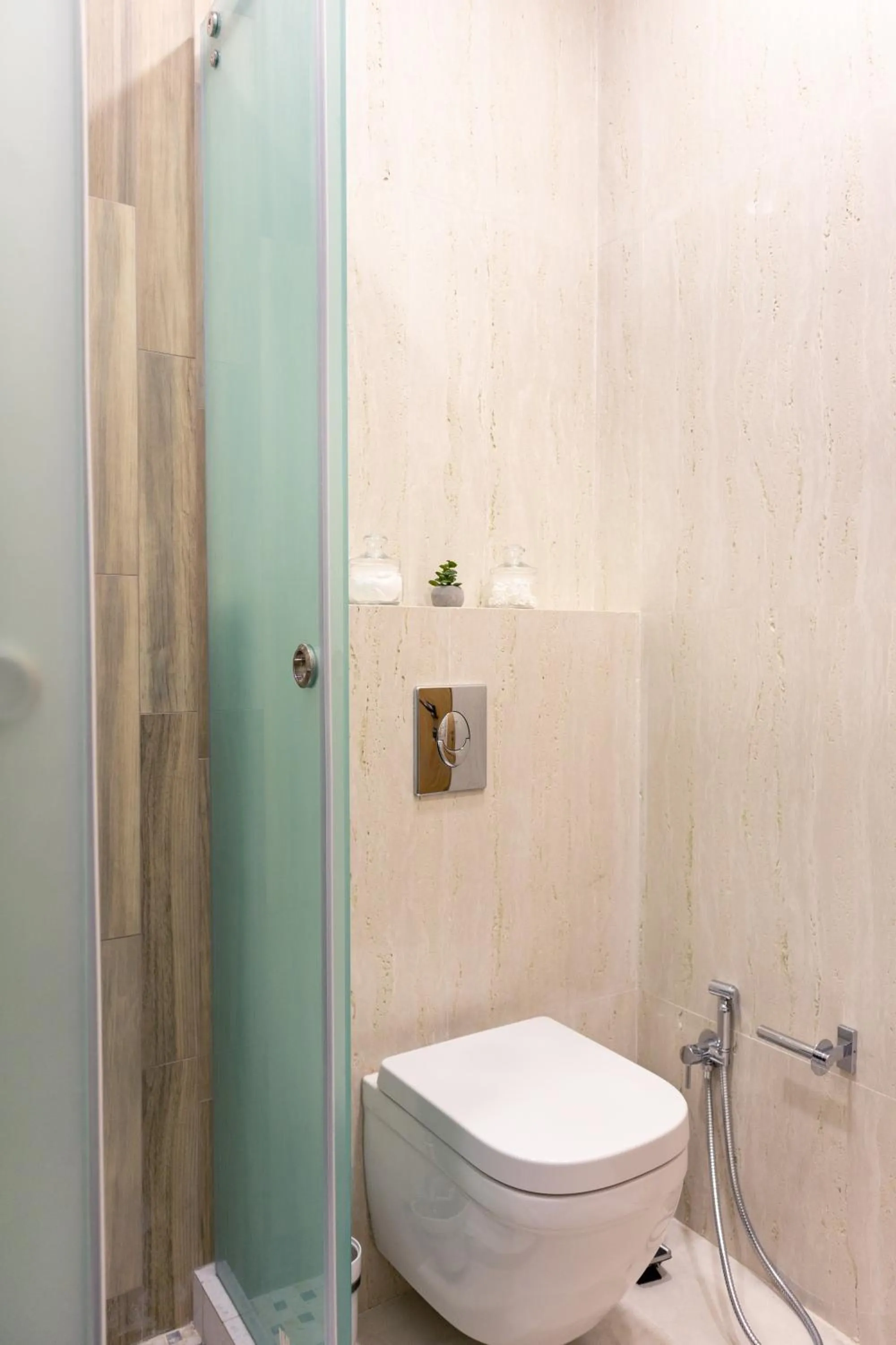 Toilet in hotelise I Escape Apartment