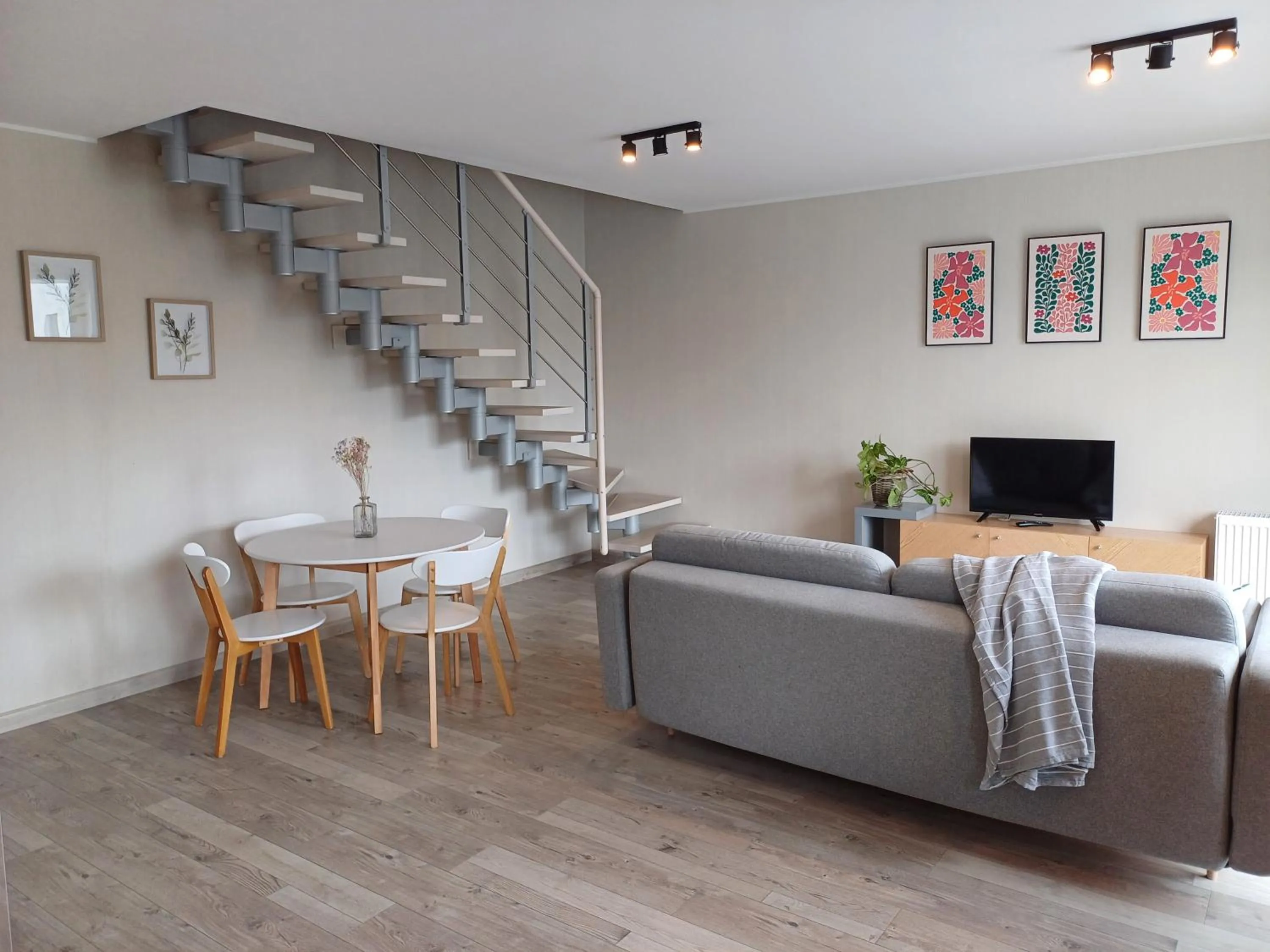 Communal lounge/ TV room in Hotel Marina Club Old Town View