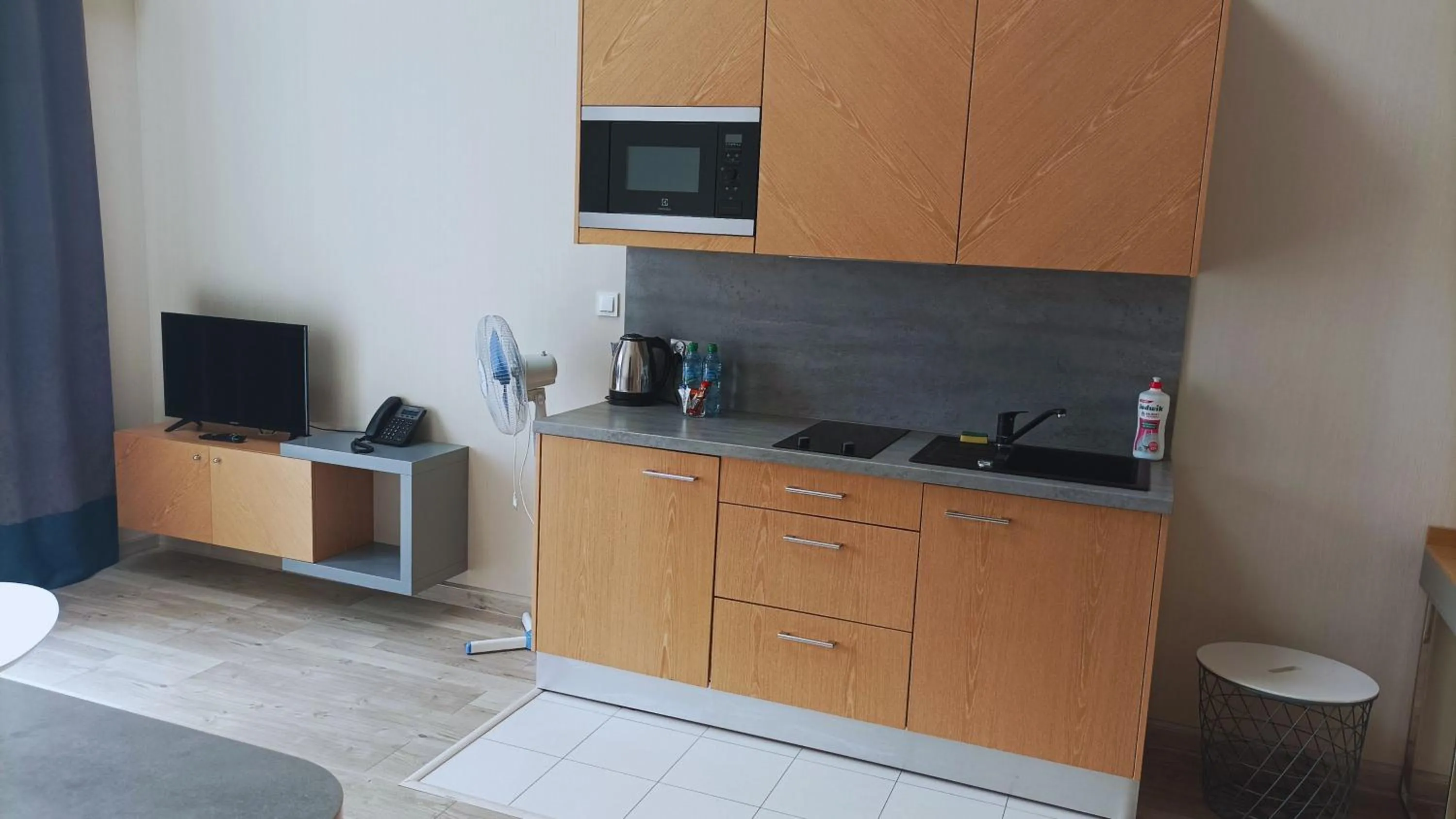 TV and multimedia in Hotel Marina Club Old Town View