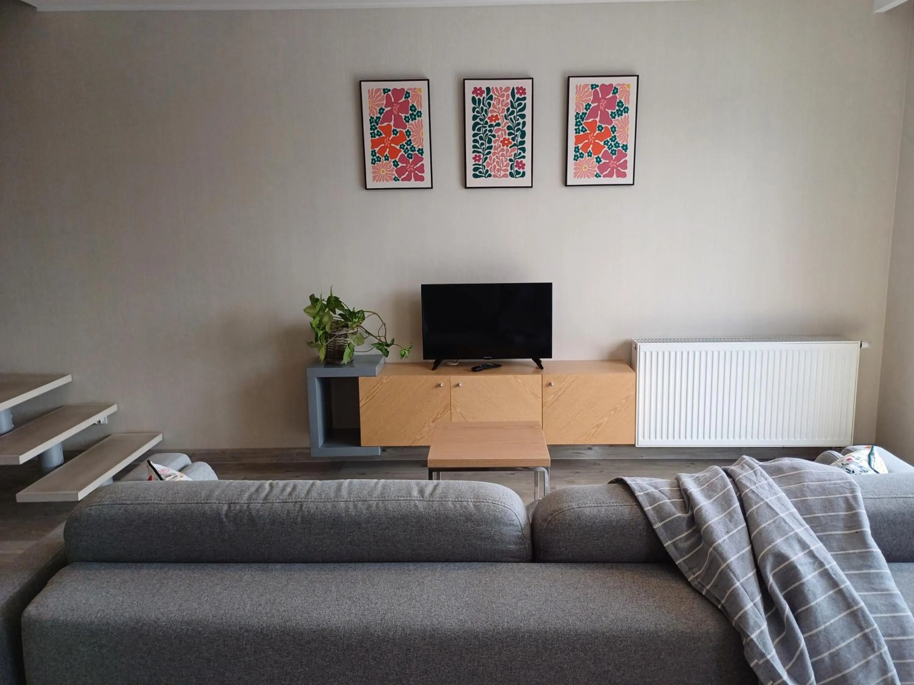 Communal lounge/ TV room, Bed in Hotel Marina Club Old Town View