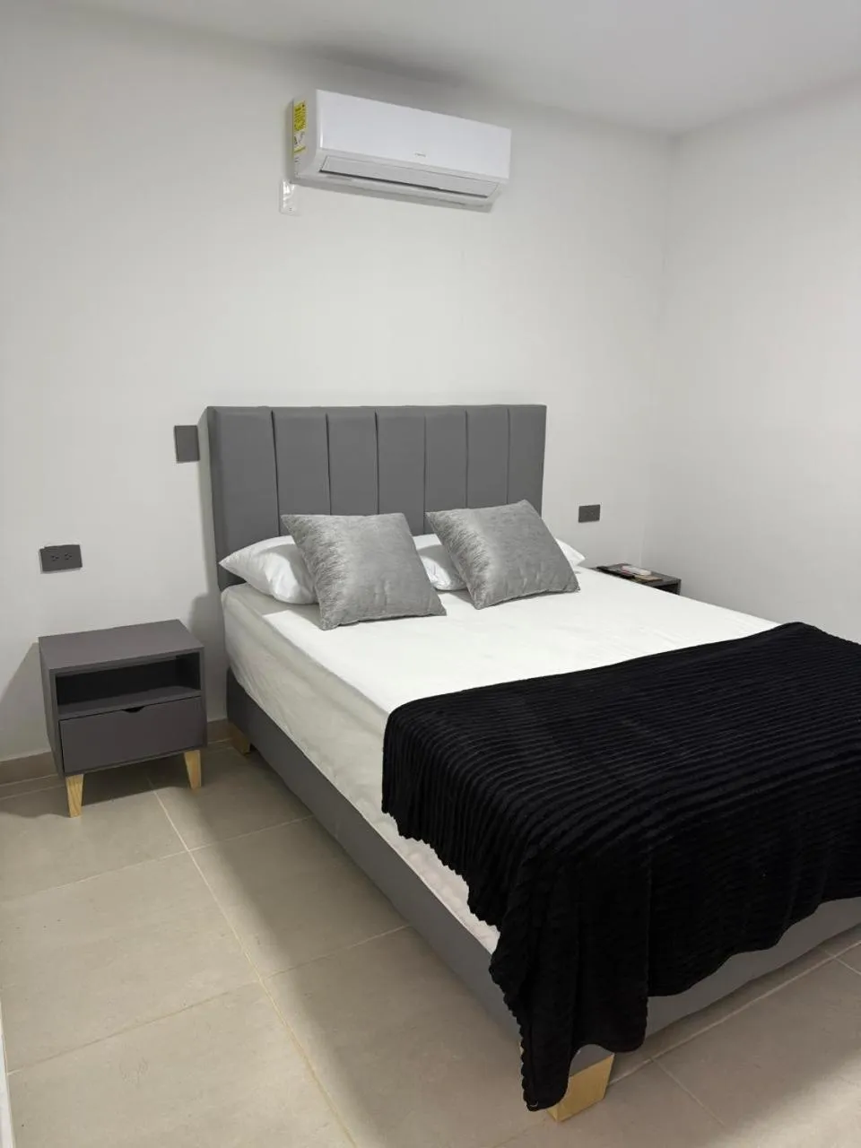 Photo of the whole room, Bed in Hotel De León Estadio