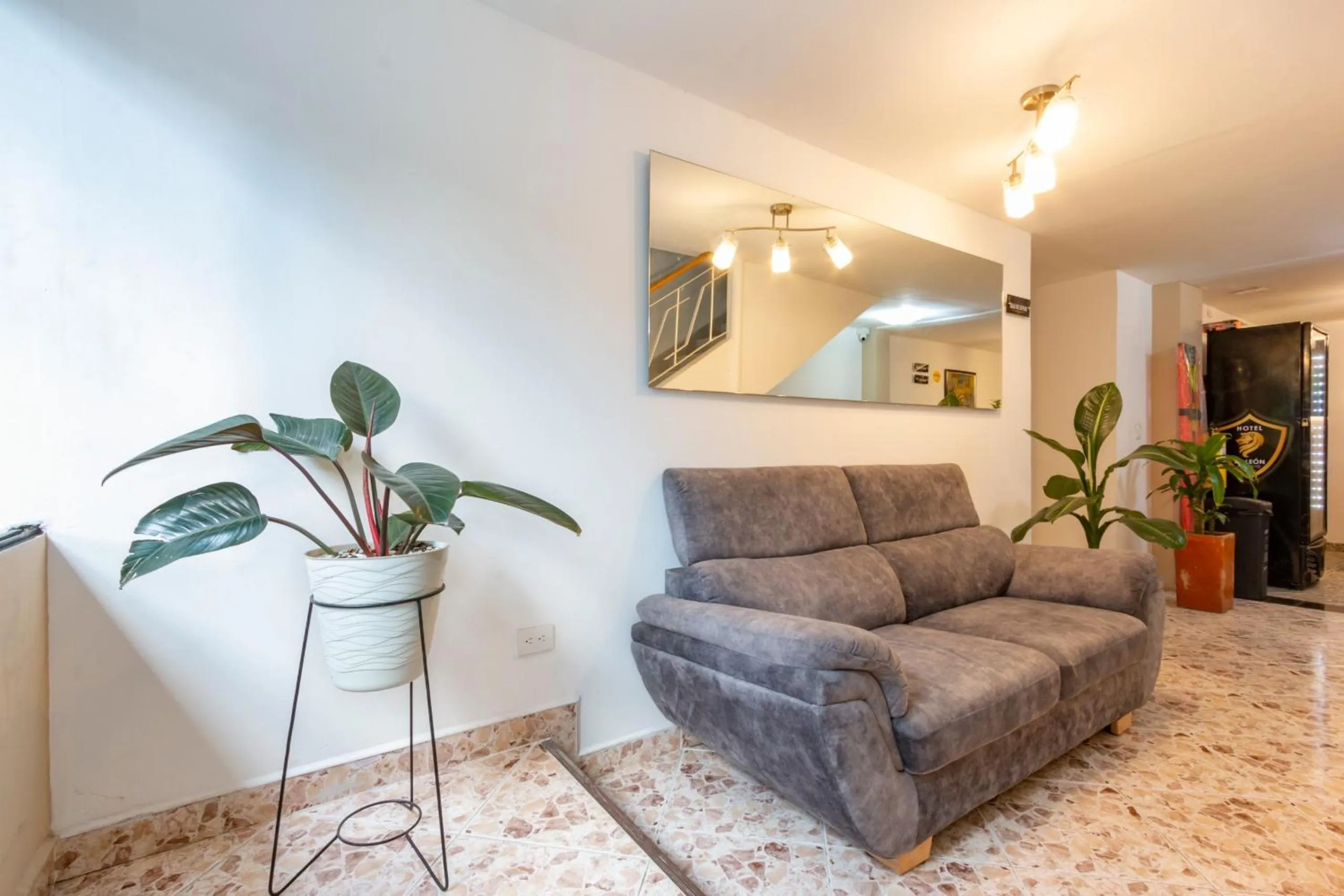 Living room in Hotel De León Estadio