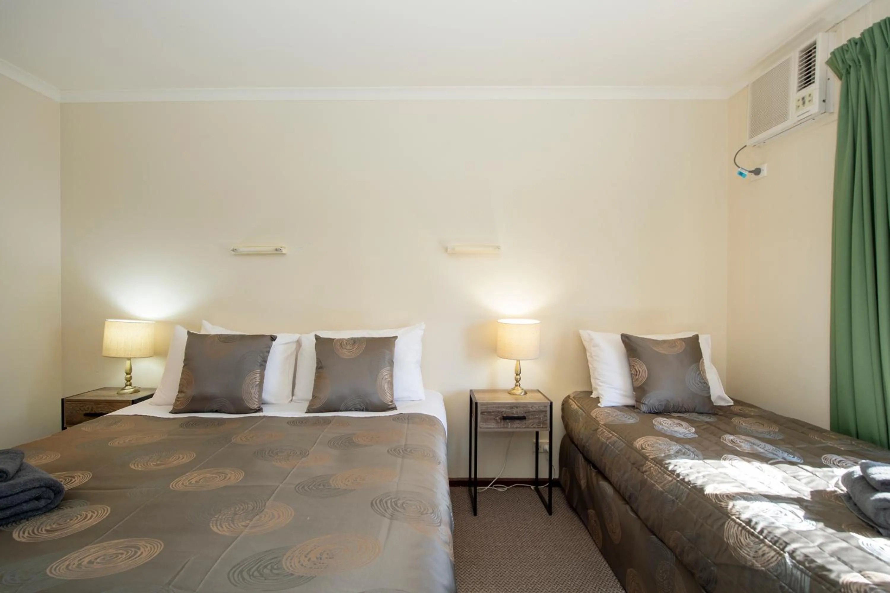 Bed in Ardrossan Hotel Motel