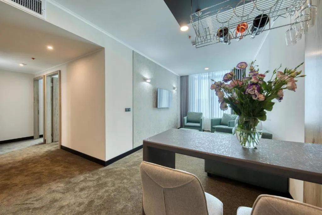 Kitchen or kitchenette in Expocore Hotel