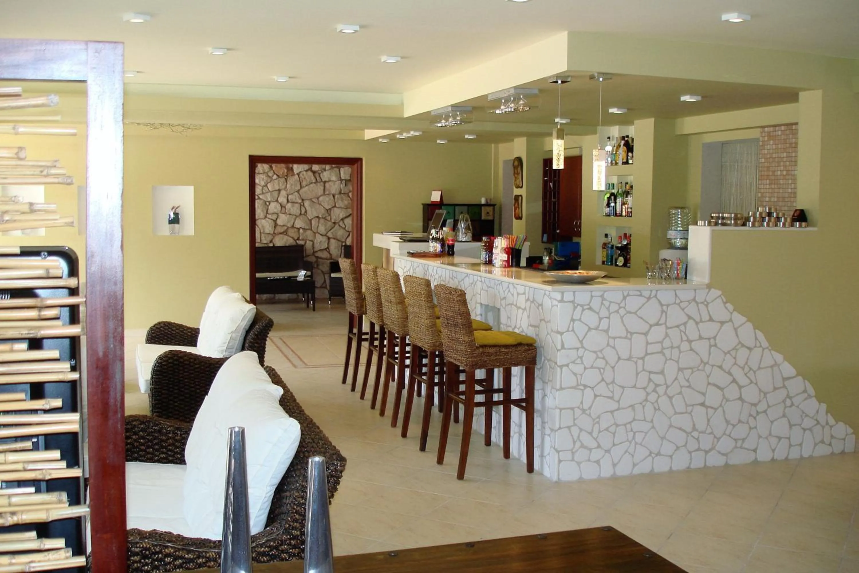 Lounge or bar in Hotel Agni On The Beach