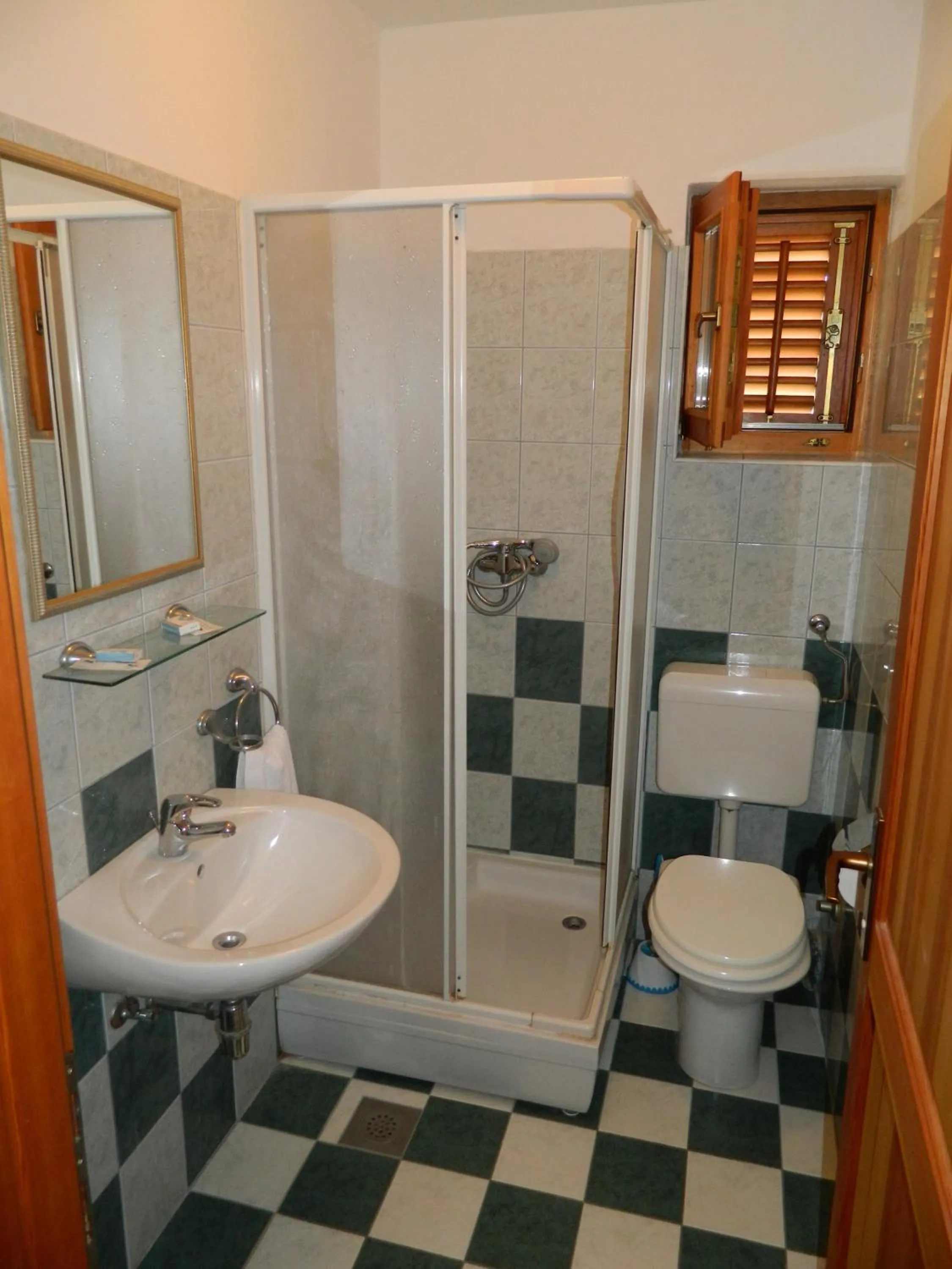 Toilet in Motel Jelčić