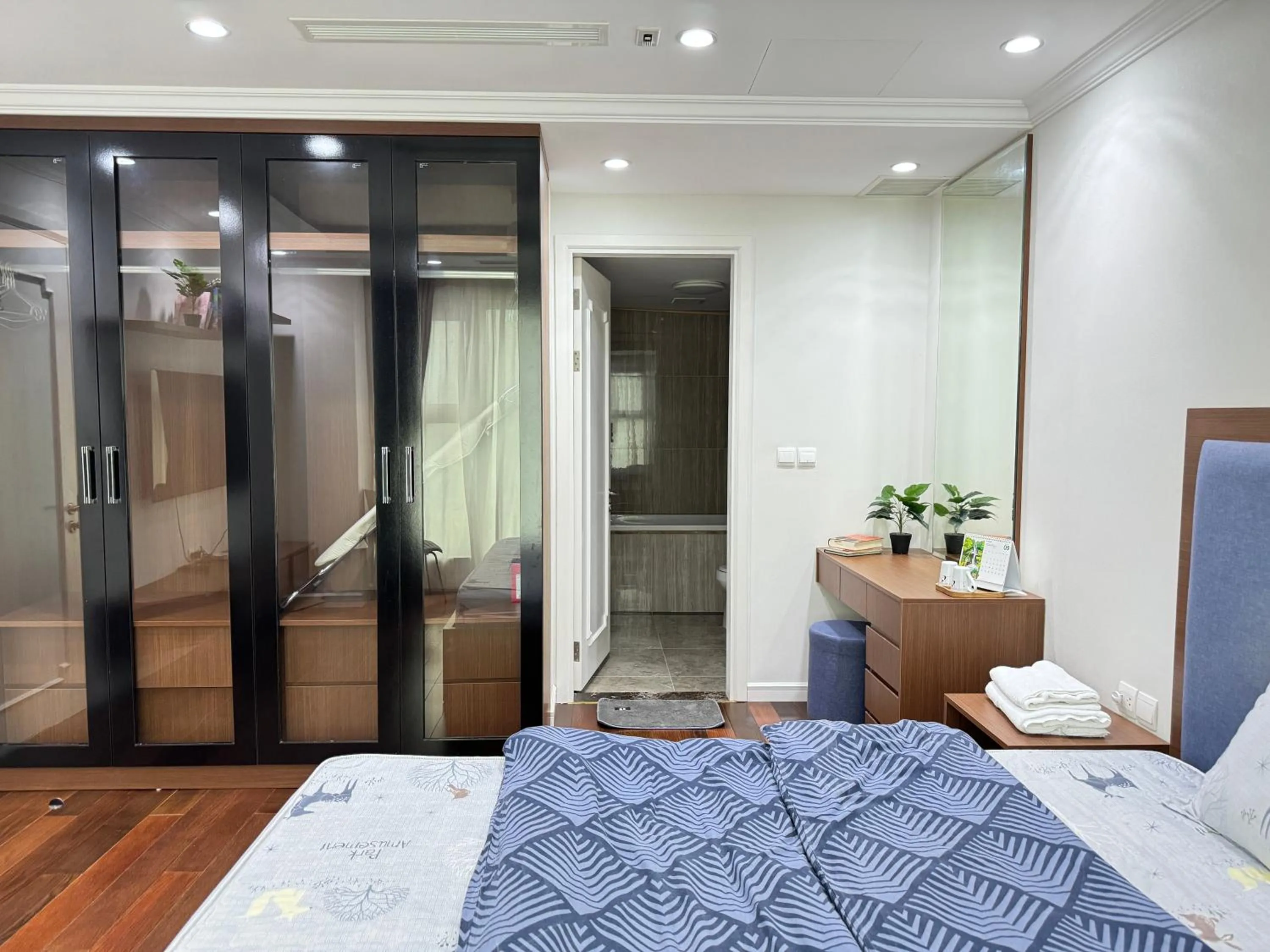 Bed in Hanoi Westlake Homestay in D'Le Roi Soleil Building