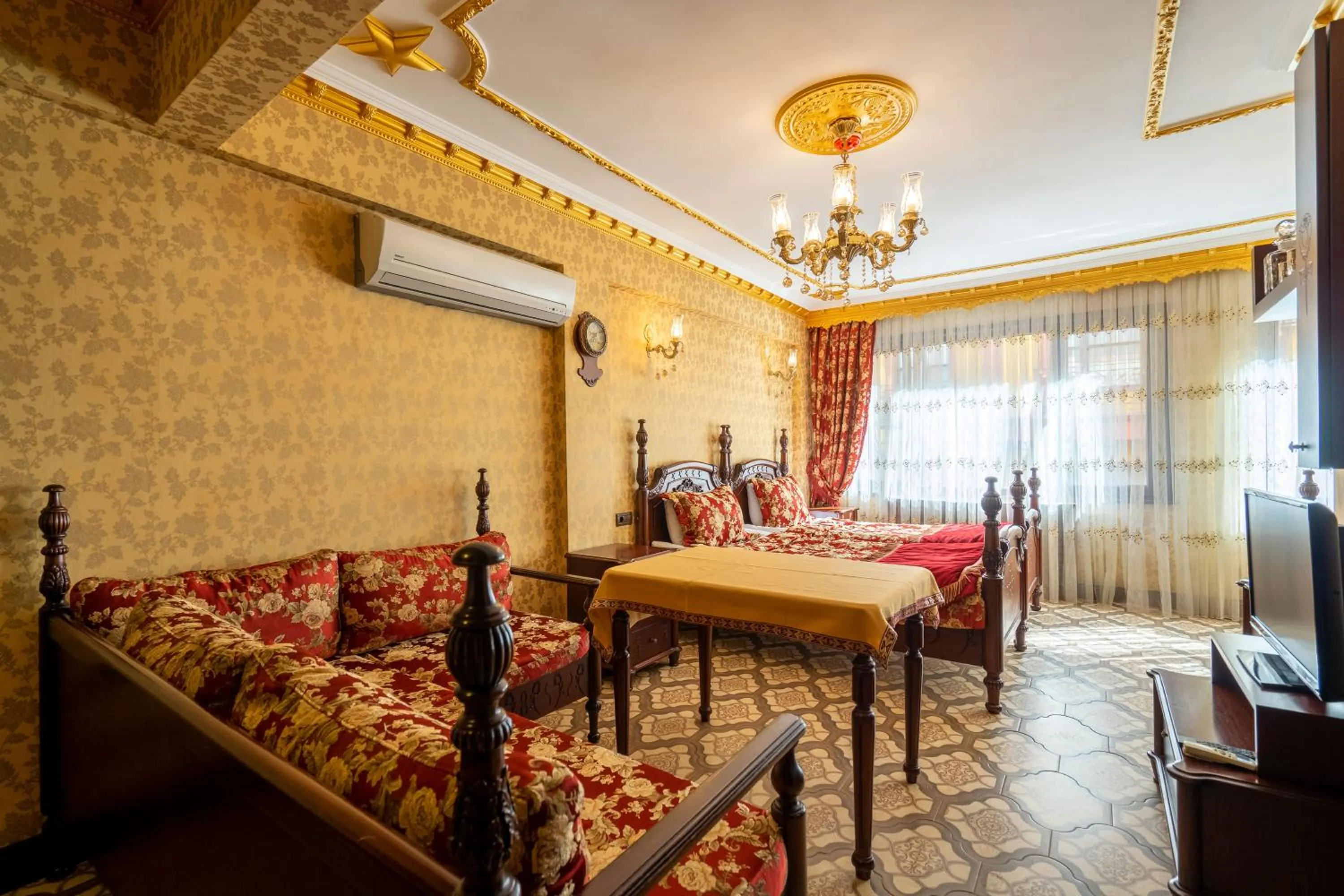 Bed in The First Ottoman Apartments