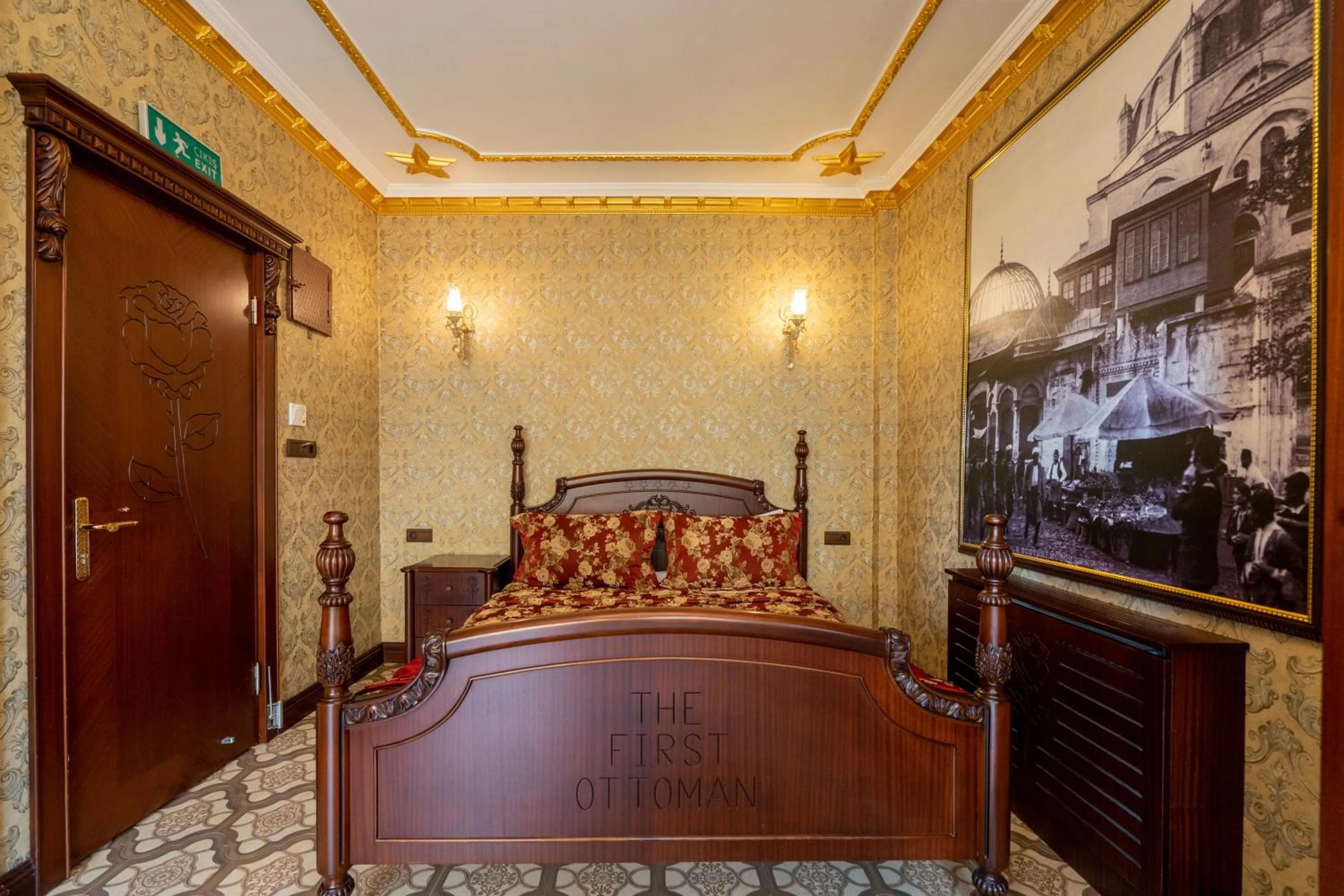 Bed in The First Ottoman Apartments