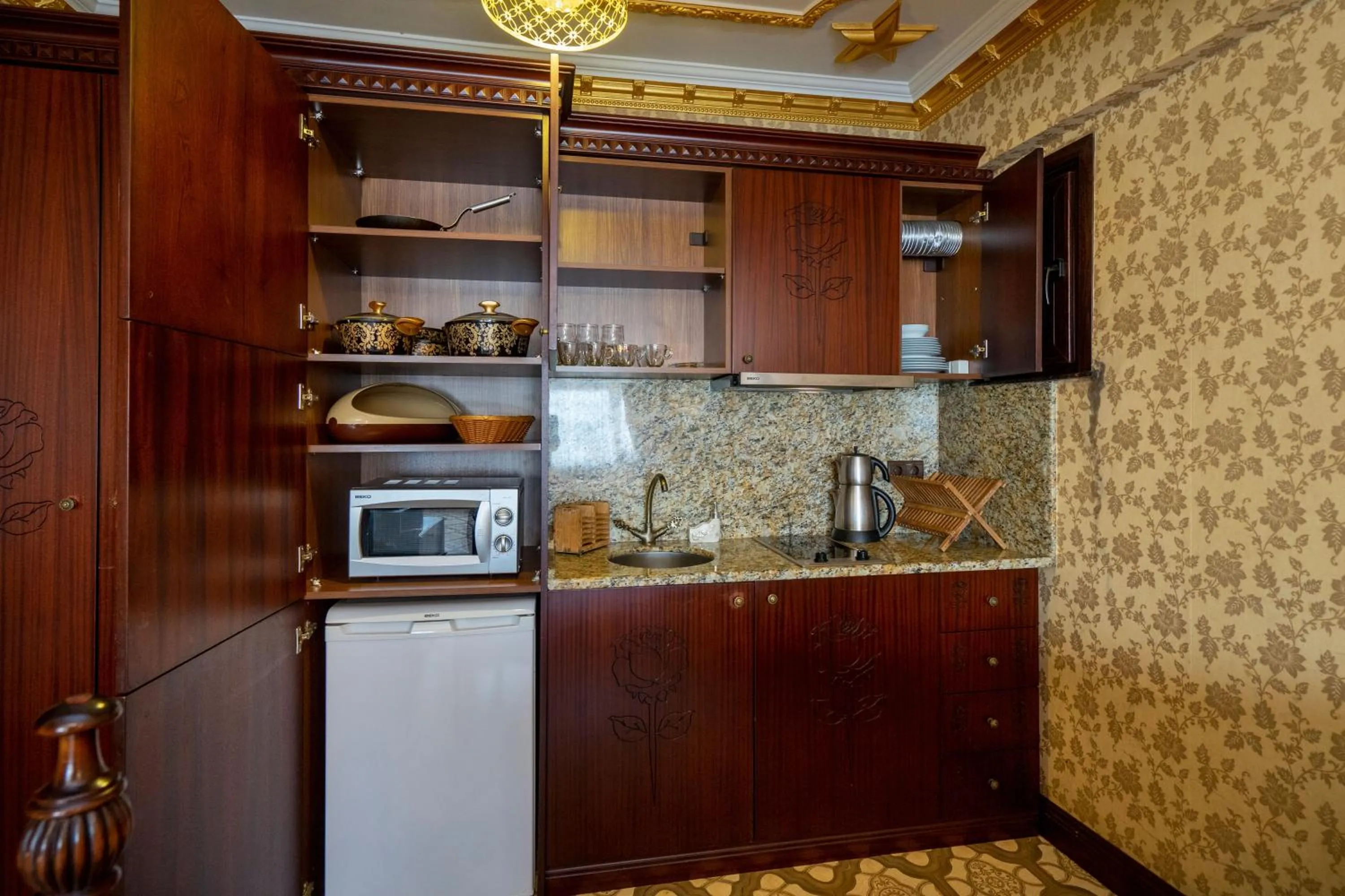 Kitchen or kitchenette in The First Ottoman Apartments
