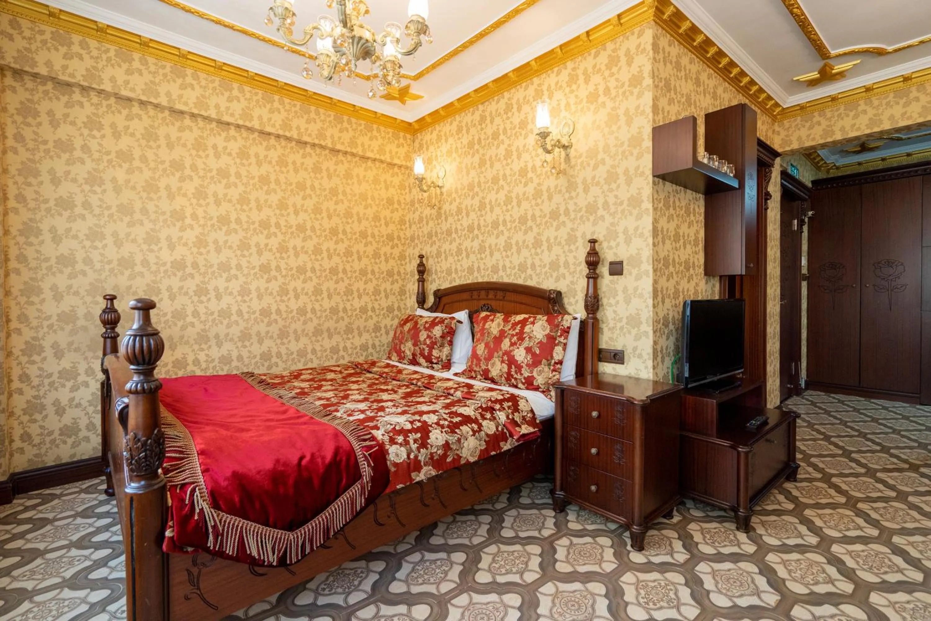 Bed in The First Ottoman Apartments