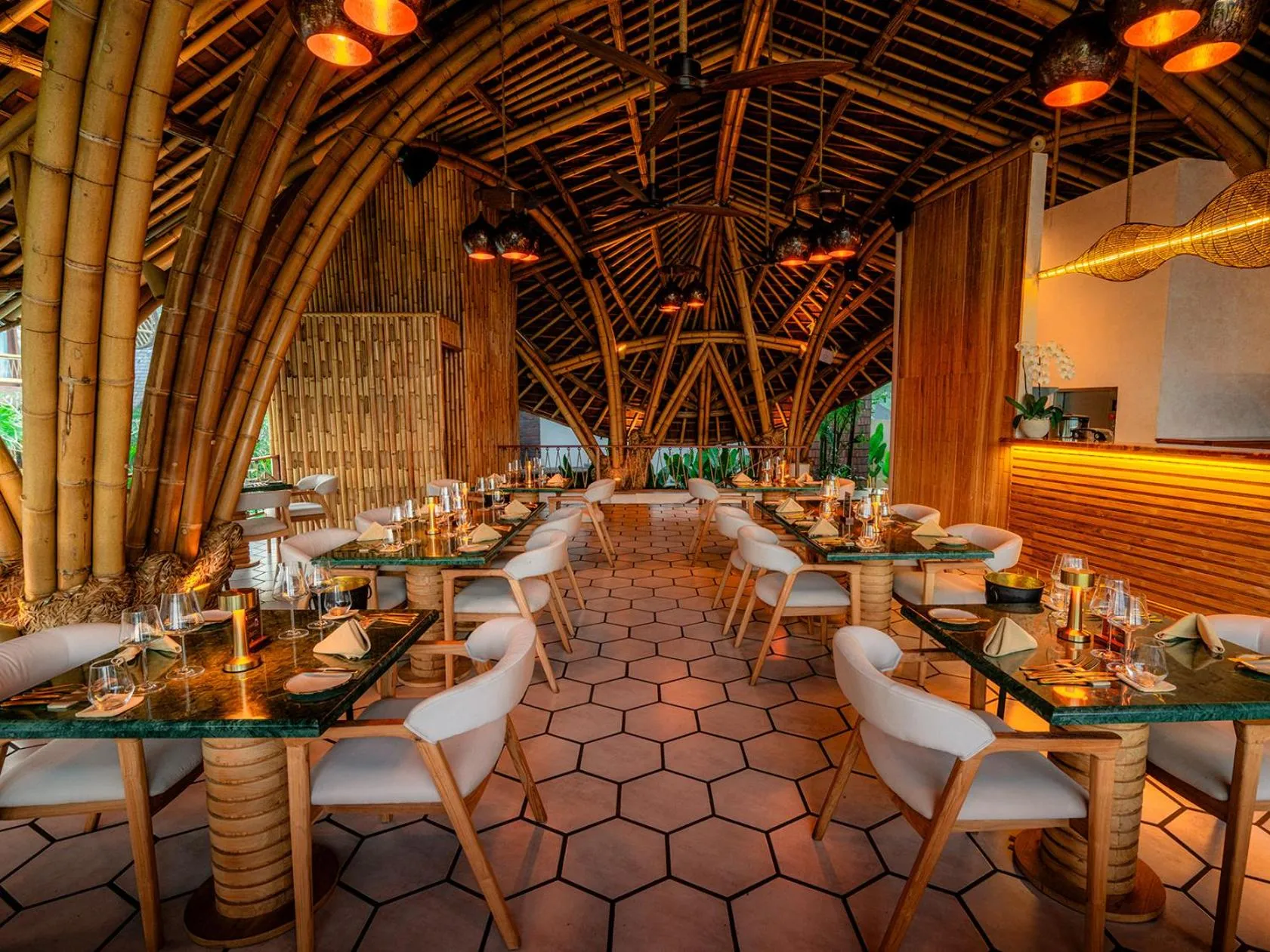 Restaurant/places to eat in Bambootel Sawah View