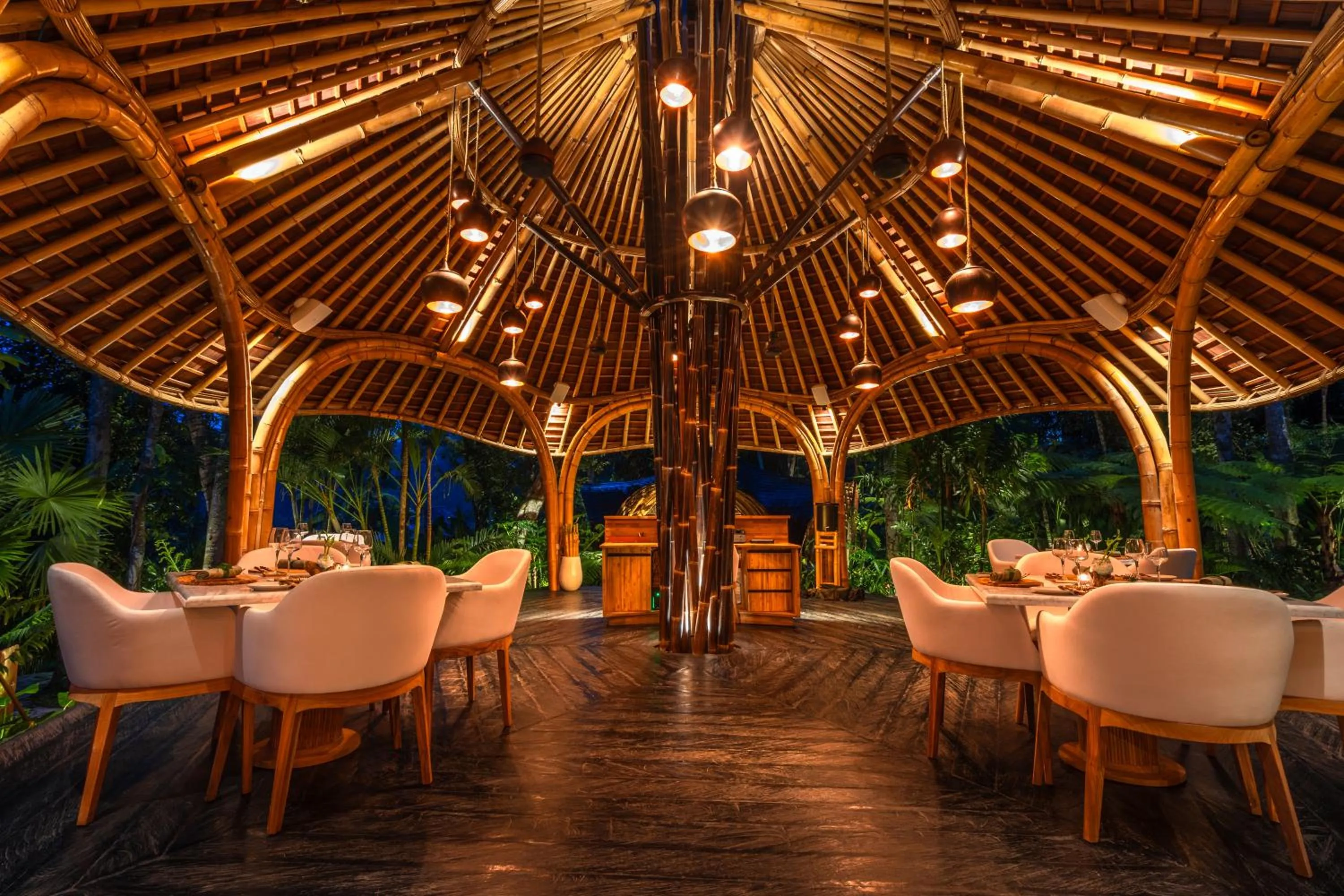 Restaurant/places to eat in Bambootel Sawah View