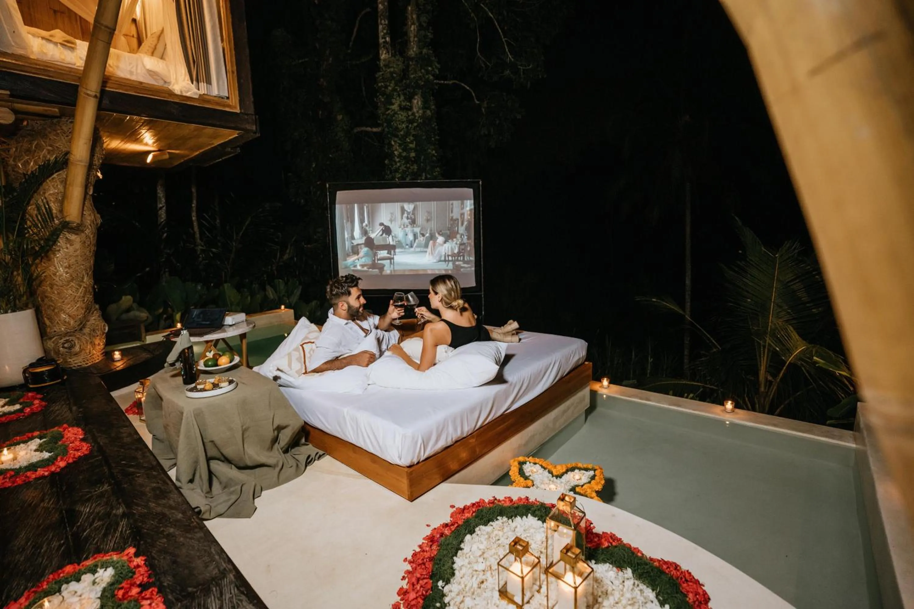 Night in Bambootel Sawah View