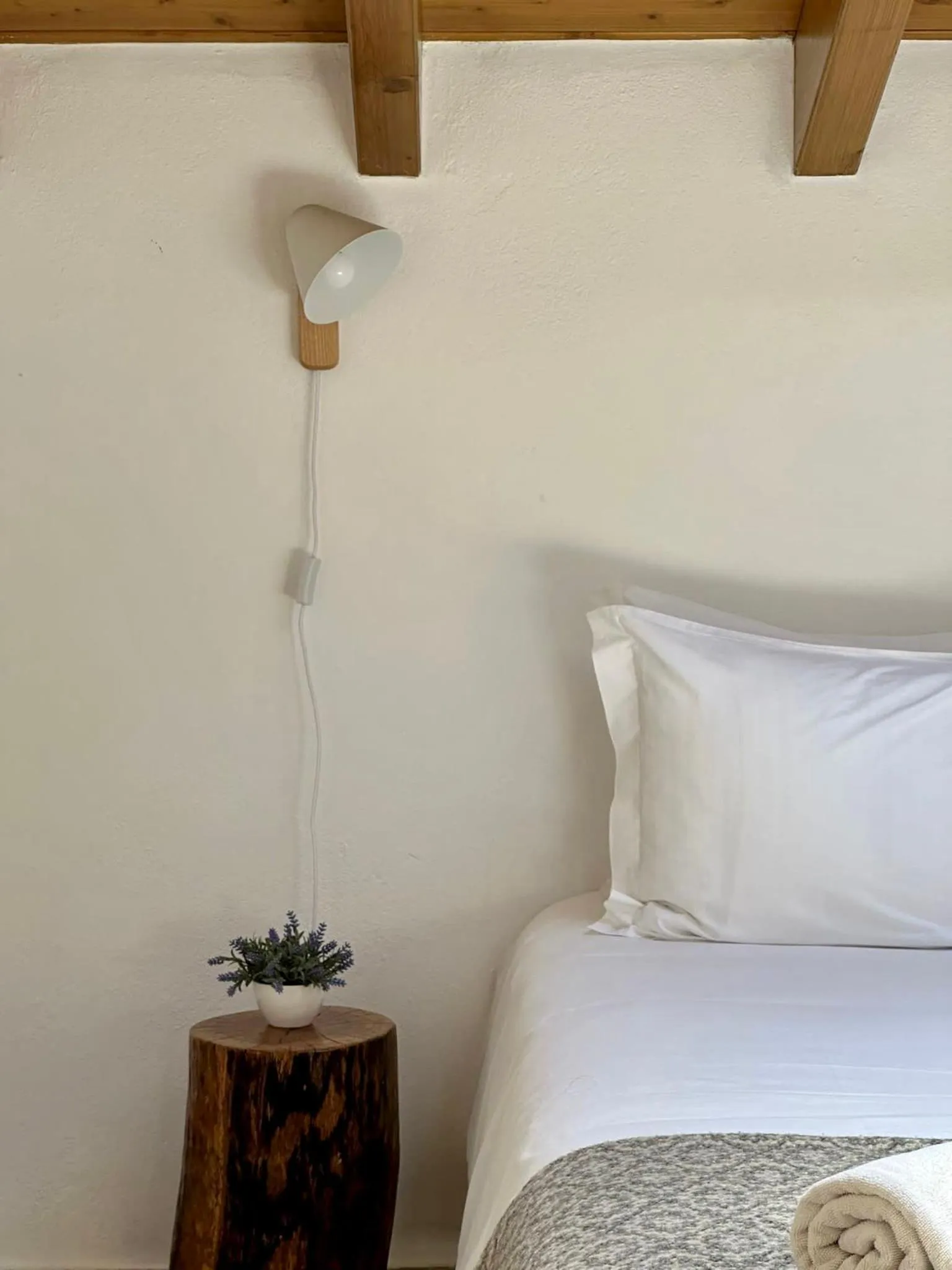 Bed in Pure Flor de Esteva