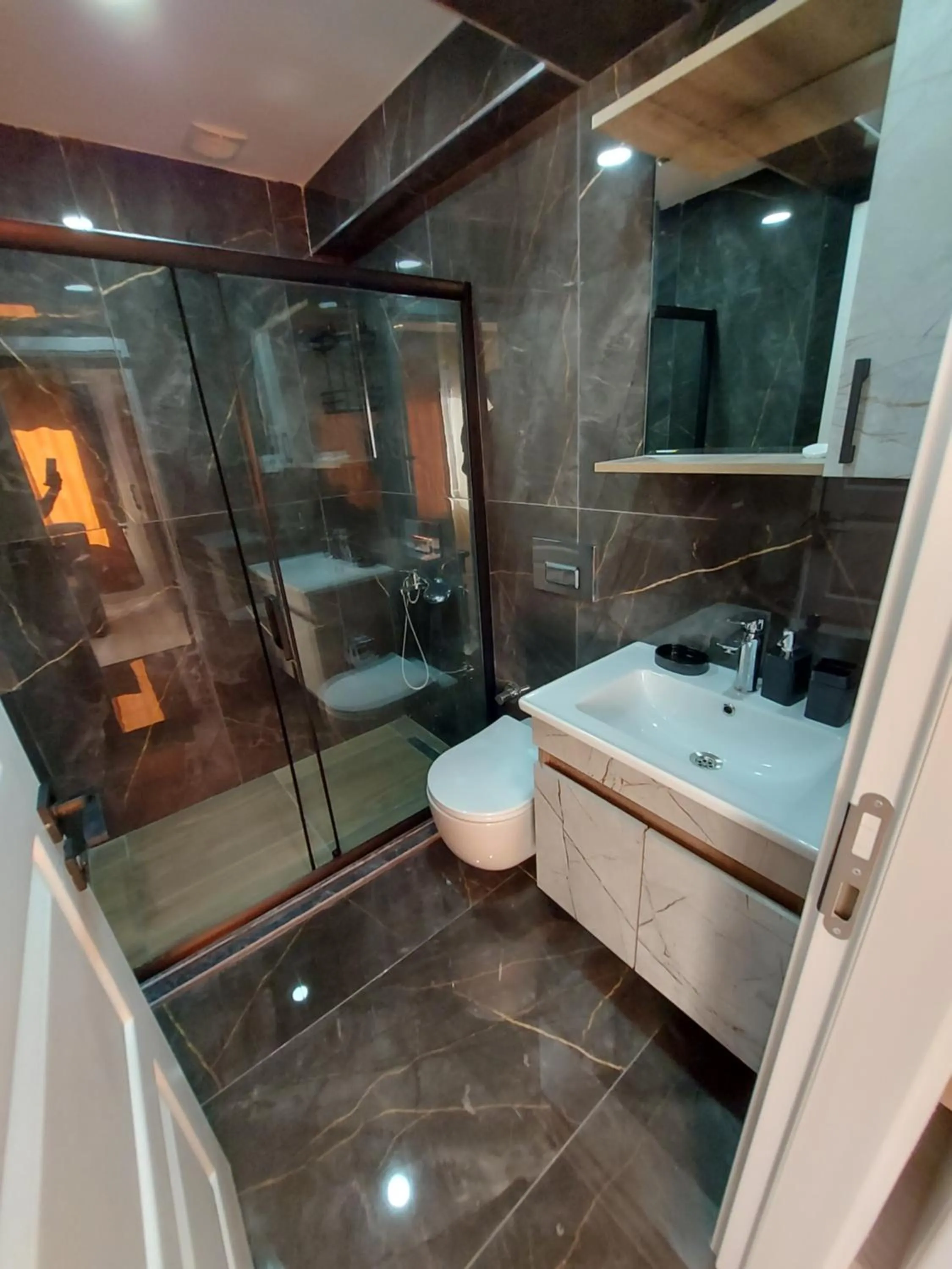 Shower in Peker Hotel