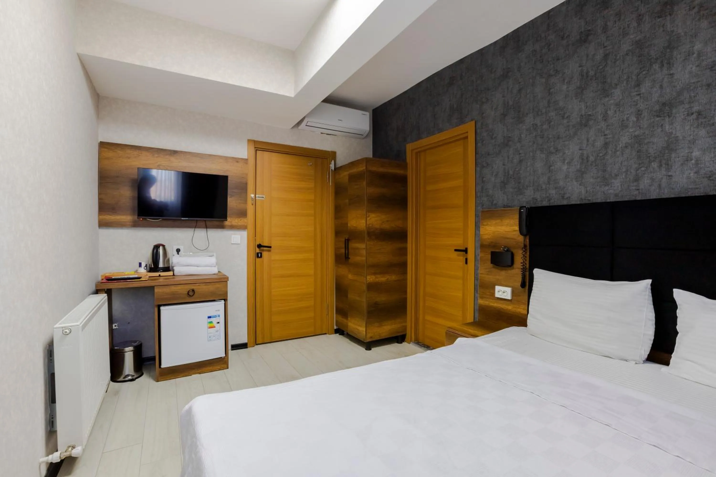 Photo of the whole room in ACAR AIRPORT +PLUS