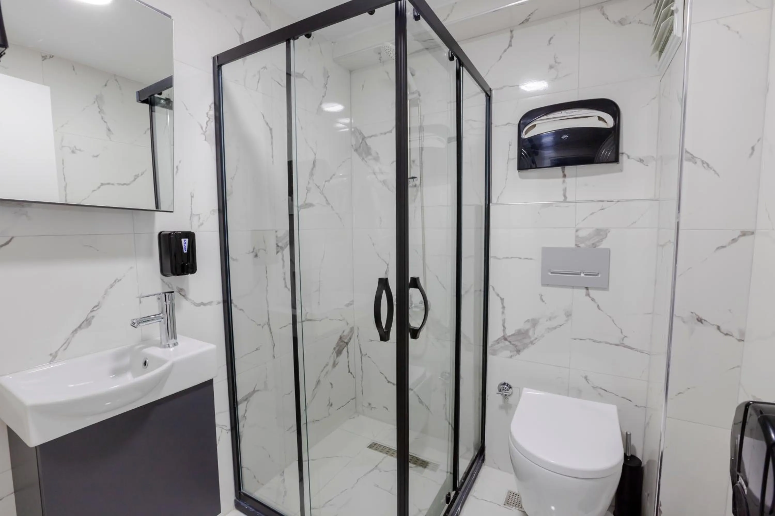 Shower in ACAR AIRPORT +PLUS