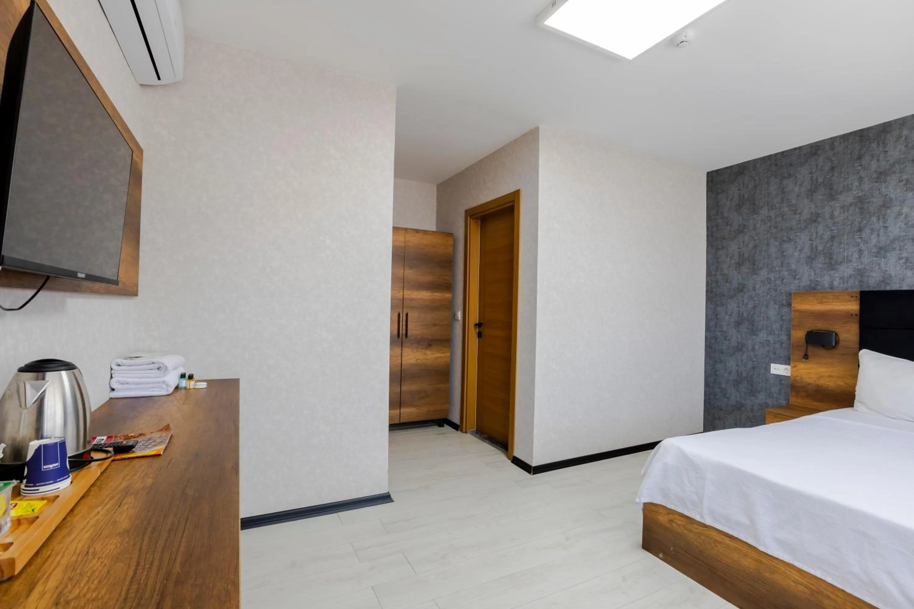 Photo of the whole room in ACAR AIRPORT +PLUS